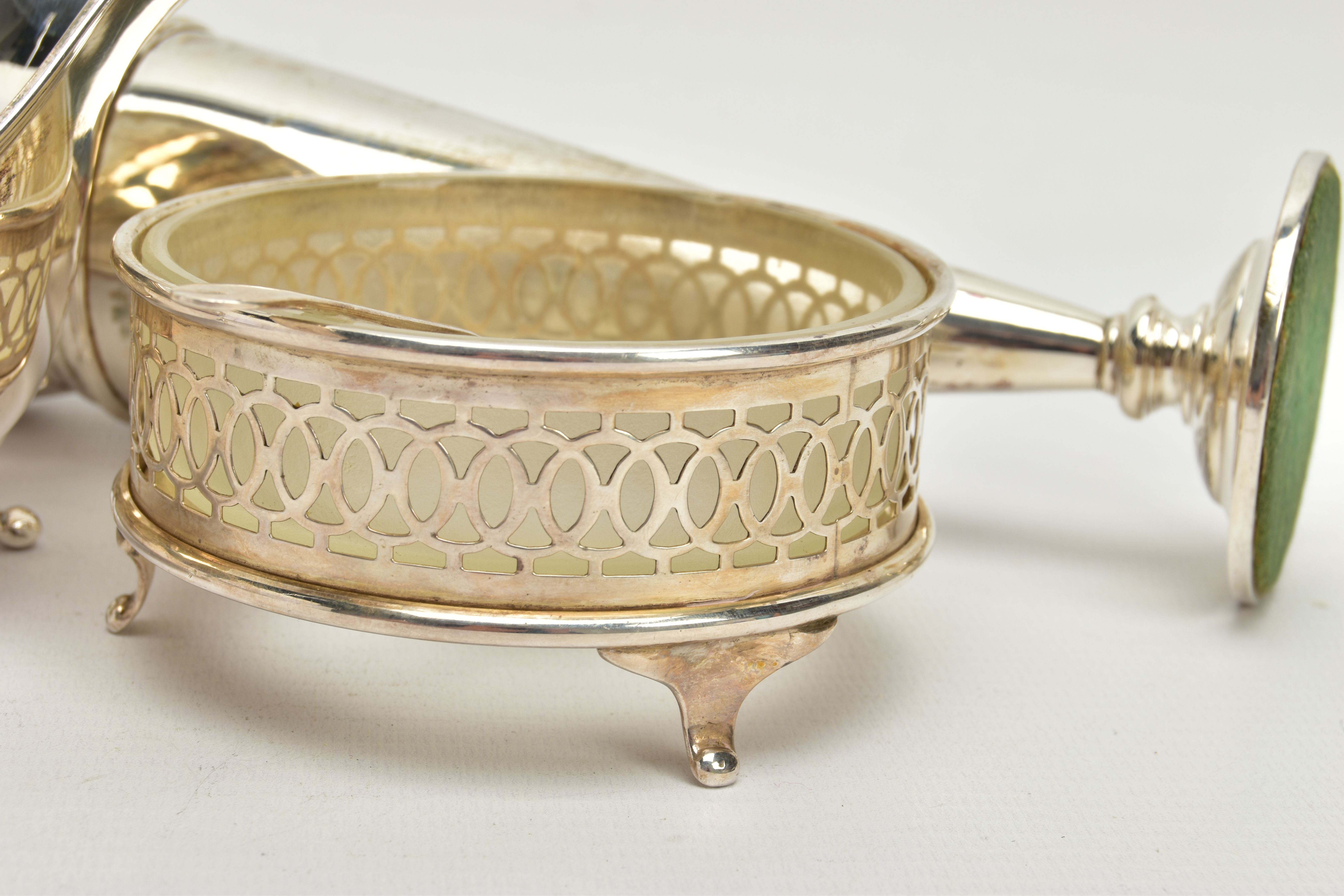 A PARCEL OF SILVER AND SILVER MOUNTED ITEMS, comprising a George V sauce boat, on three cabriole - Image 10 of 15