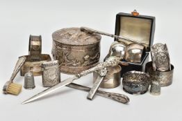 A GROUP LOT OF SILVER AND WHITE METAL TO INCLUDE EIGHT ASSORTED SILVER NAPKIN RINGS, two of which