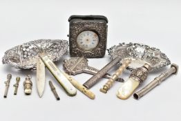 A SMALL PARCEL OF 19TH AND 20TH CENTURY SILVER, comprising a late Victorian scissor case with
