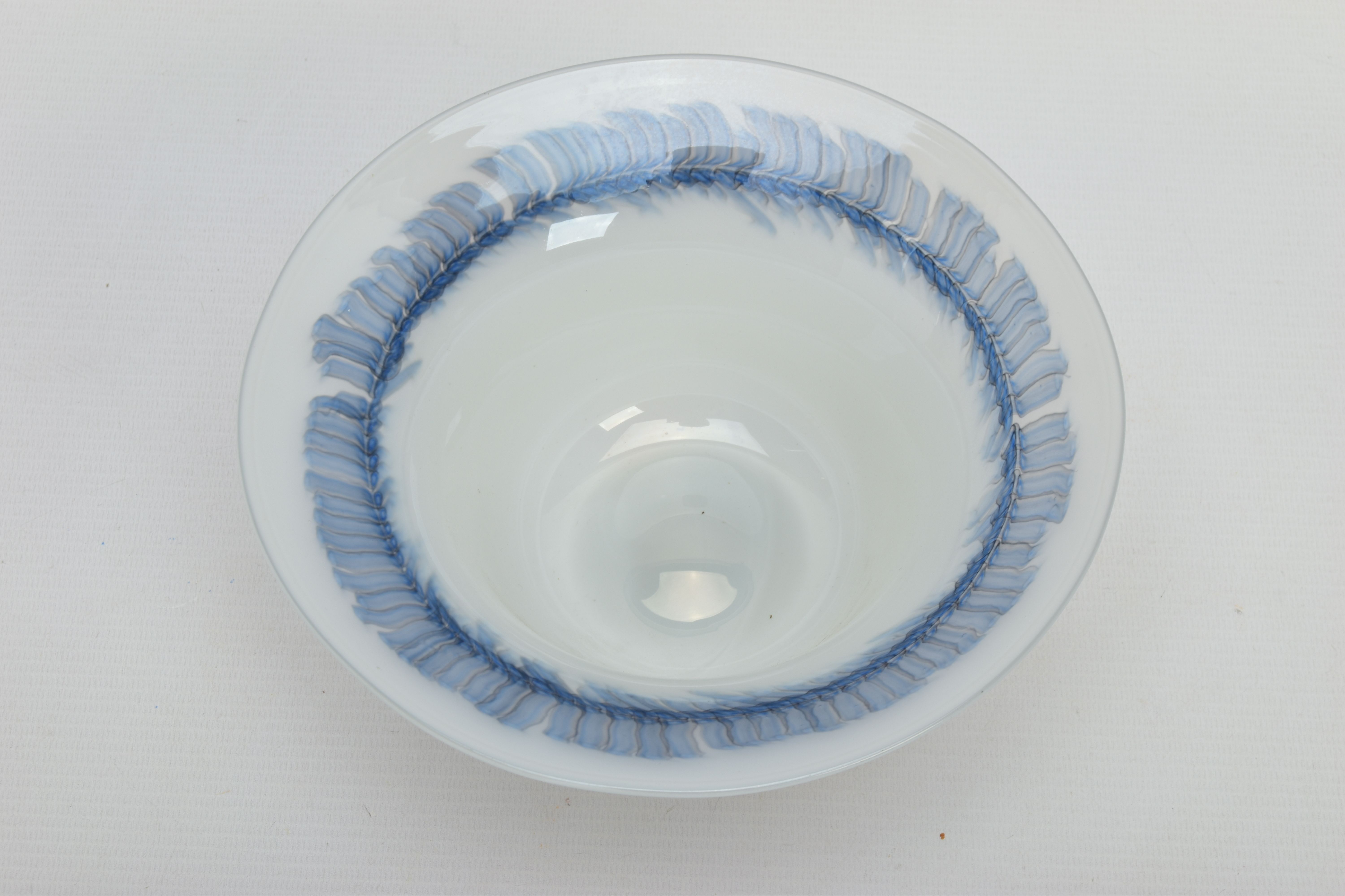 MALCOM SUTCLIFFE (BRITISH CONTEMPORARY) A WHITE FOOTED BOWL WITH BLUE DECORATION TO THE RIM, - Image 2 of 6