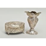 AN EDWARDIAN SILVER OVAL TRINKET BOX WITH HINGED COVER AND A LATE VICTORIAN SILVER VASE, the trinket