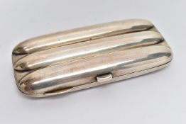 AN EDWARDIAN SILVER THREE SECTION CIGAR CASE, plain exterior, gilt interior, maker Charles