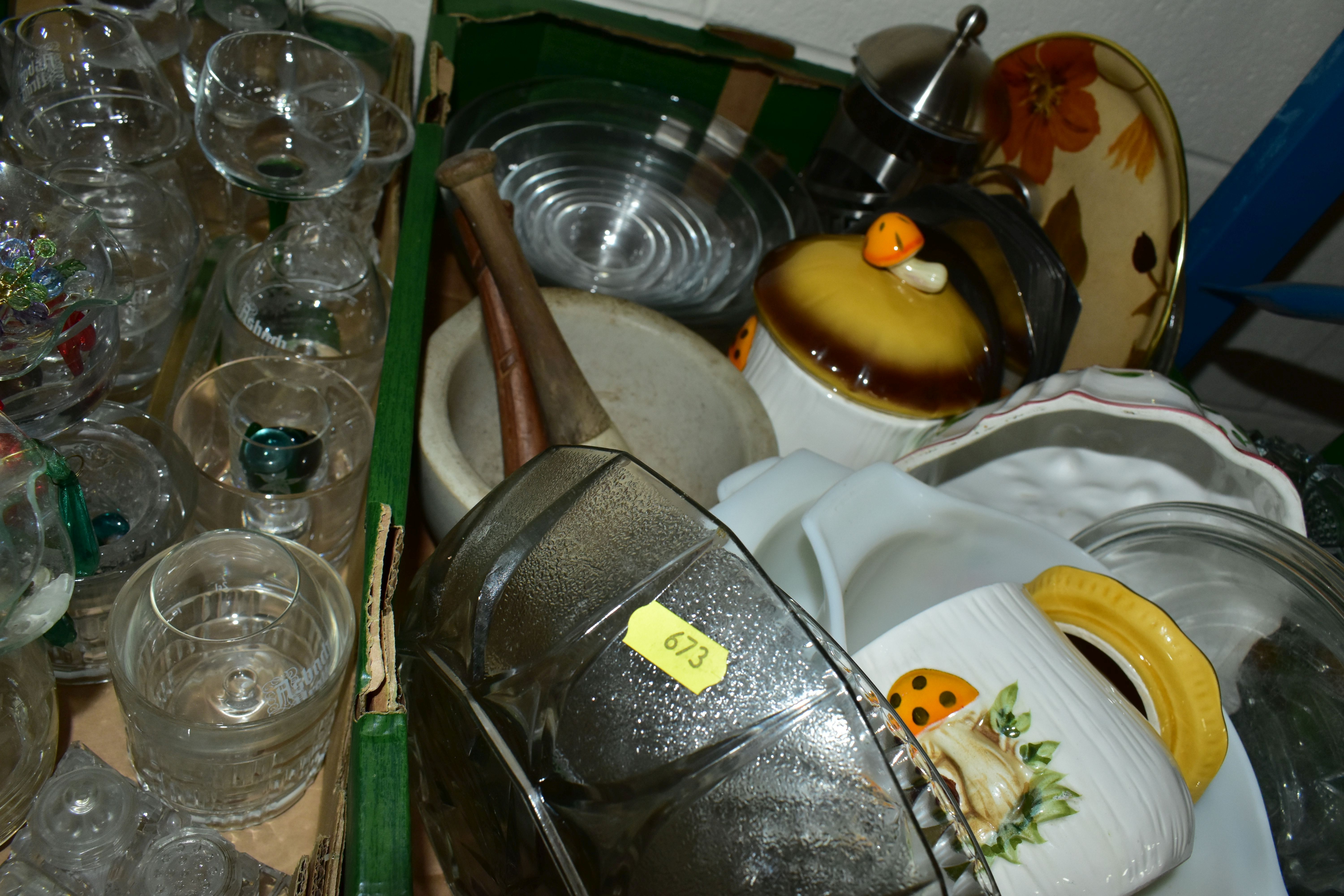FOUR BOXES OF CERAMICS AND GLASSWARE, BOXED GLASSWARE AND KITCHEN APPLIANCES, ETC including a Drew & - Image 7 of 8