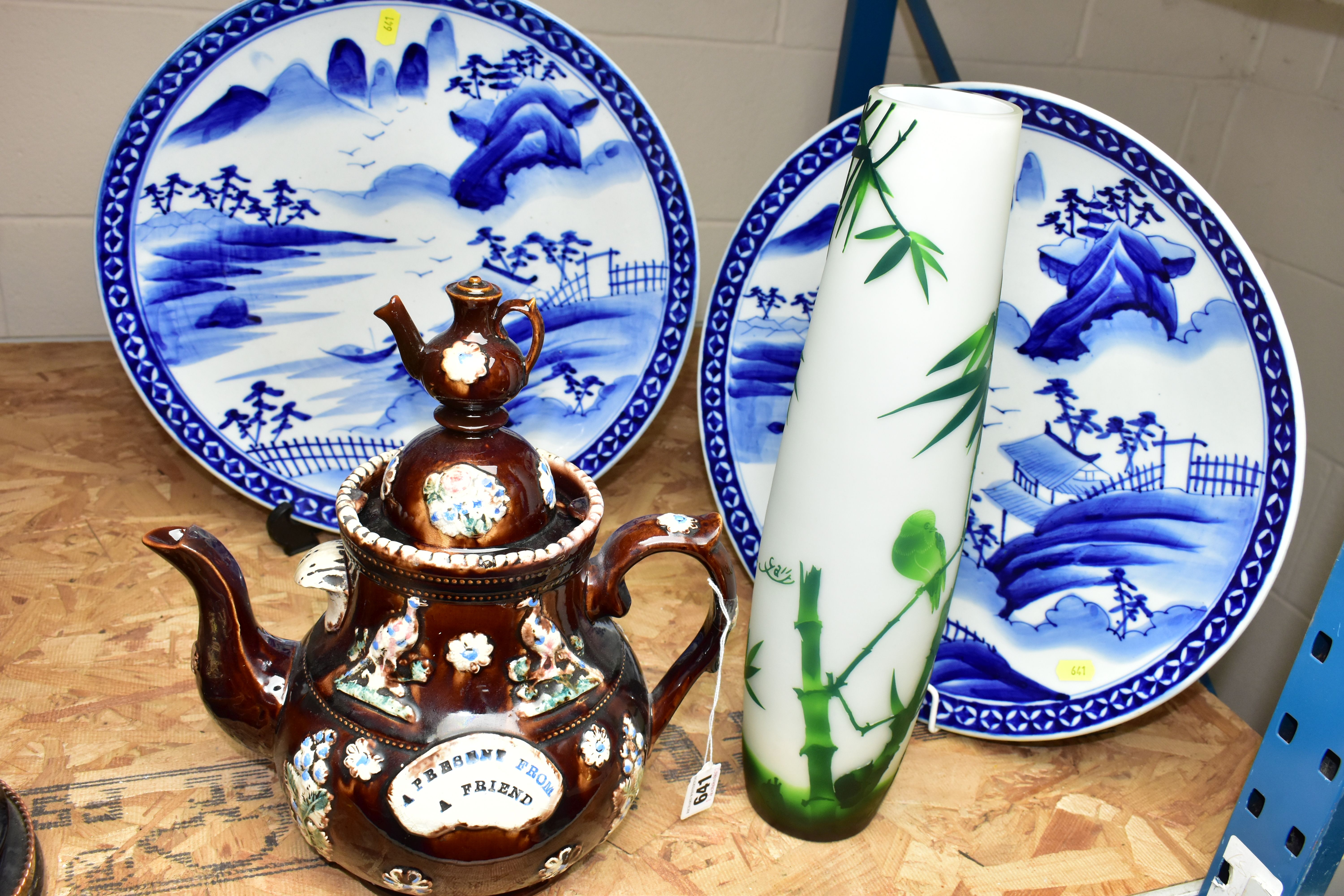 A VICTORIAN MEASHAM BARGEWARE TEAPOT, A PAIR OF JAPANESE CHARGERS AND A CAMEO GLASS VASE, the tea - Image 4 of 5