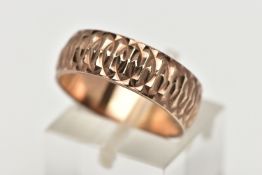 A 9CT GOLD WIDE BAND RING, textured wide band, approximate width 6.4mm, hallmarked 9ct London,