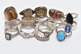 A SELECTION OF SILVER AND WHITE METAL RINGS, to include a silver colour treated greenish blue