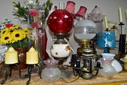 A GROUP OF VASES, LAMPS AND OTHER DECORATIVE HOMEWARES, to include nine table lamps, three in the