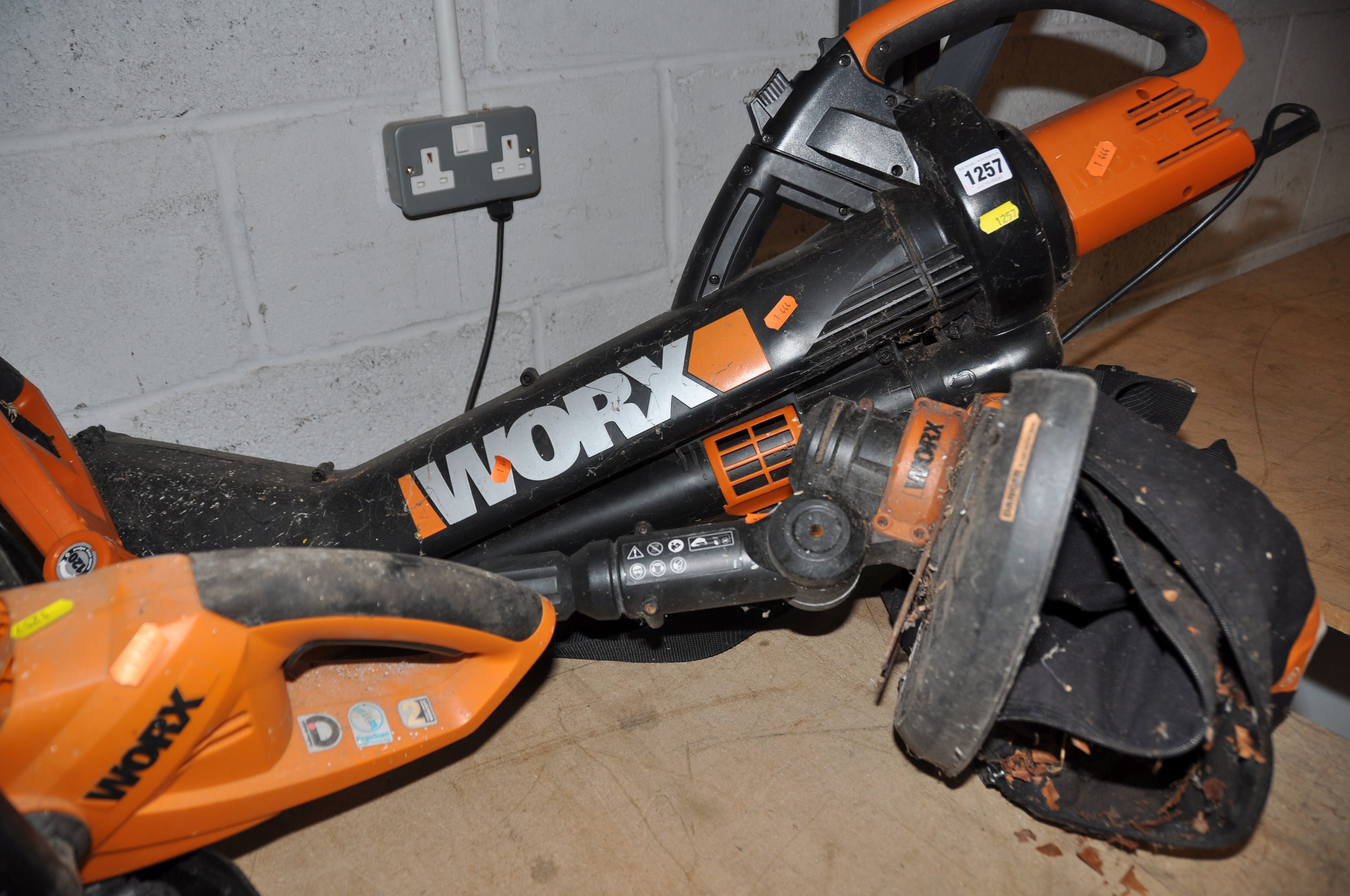 A COLLECTION OF WORX comprising a WORX WG250E.9 hedge trimmer, Worx WG151E.5 strimmer no charger ( - Image 3 of 3