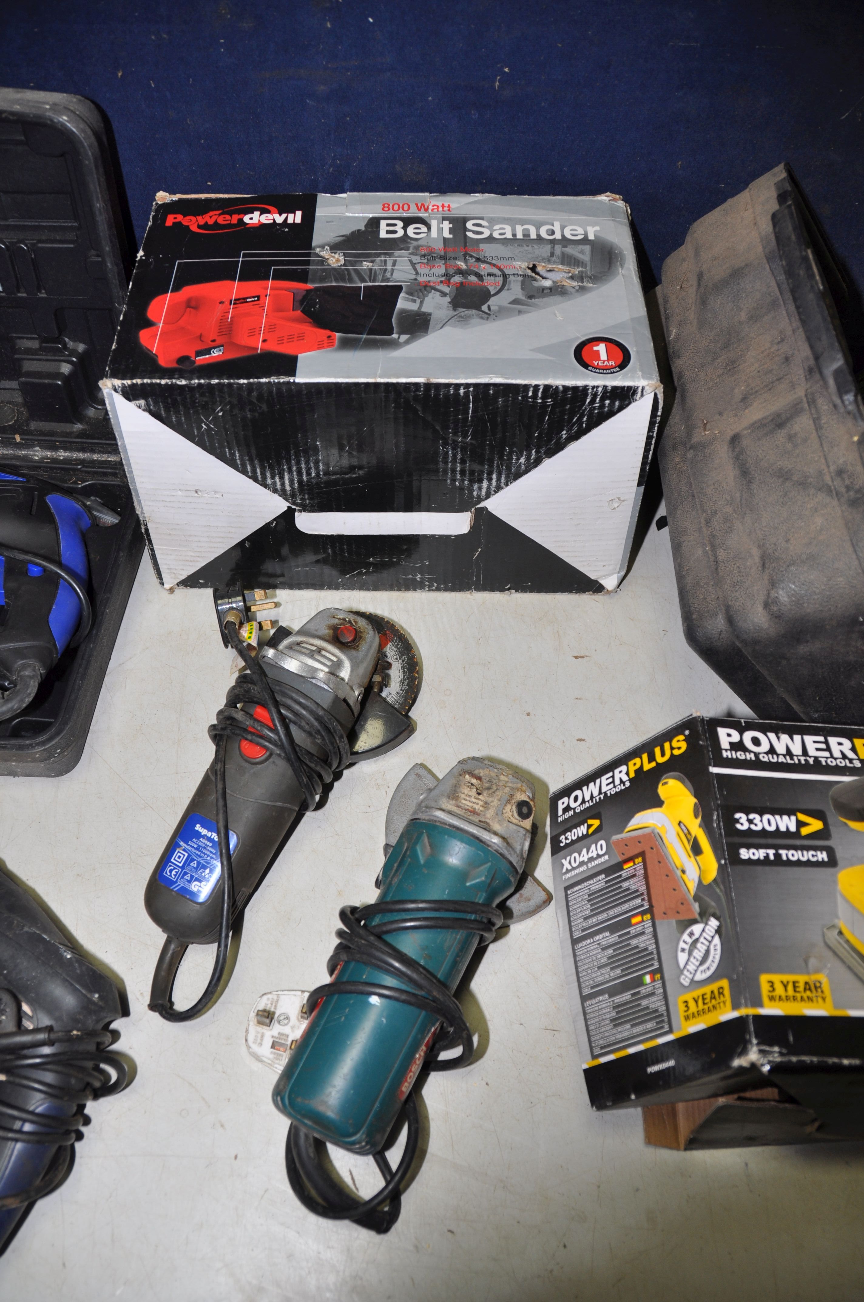 TWO TUBS OF ELECTRICAL TOOLS to include a JCB PD12793 circular saw, Power Plus XO440, Supatool AG500 - Image 4 of 4