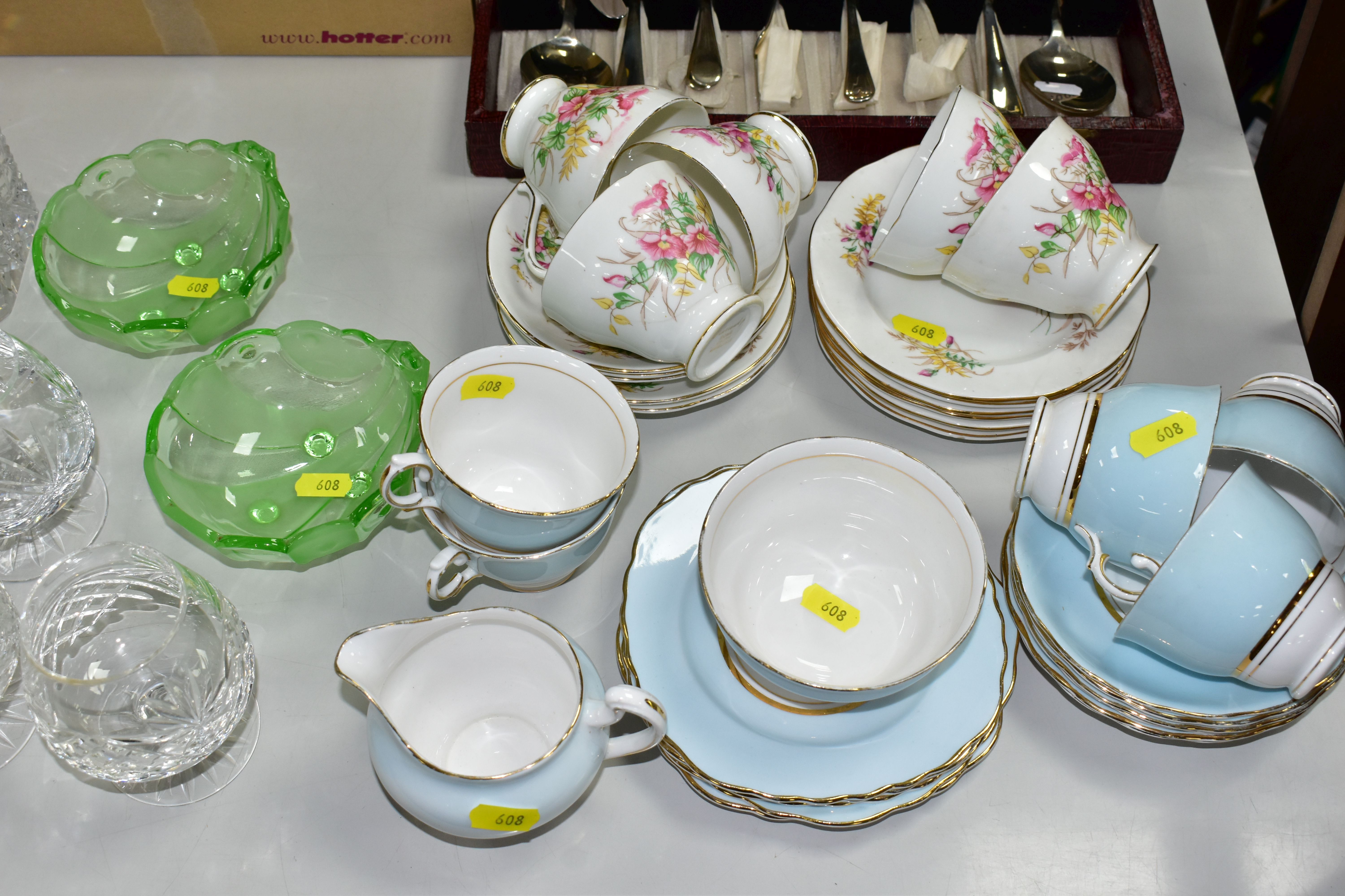 A QUANTITY OF COLLECTABLE PLATES, GLASSWARE AND CUTLERY, comprising twenty plates, Royal Doulton ' - Image 4 of 7