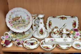 A COLLECTION OF ROYAL ALBERT 'OLD COUNTRY ROSES' AND OTHER ROYAL ALBERT GIFTWARE, including a set of