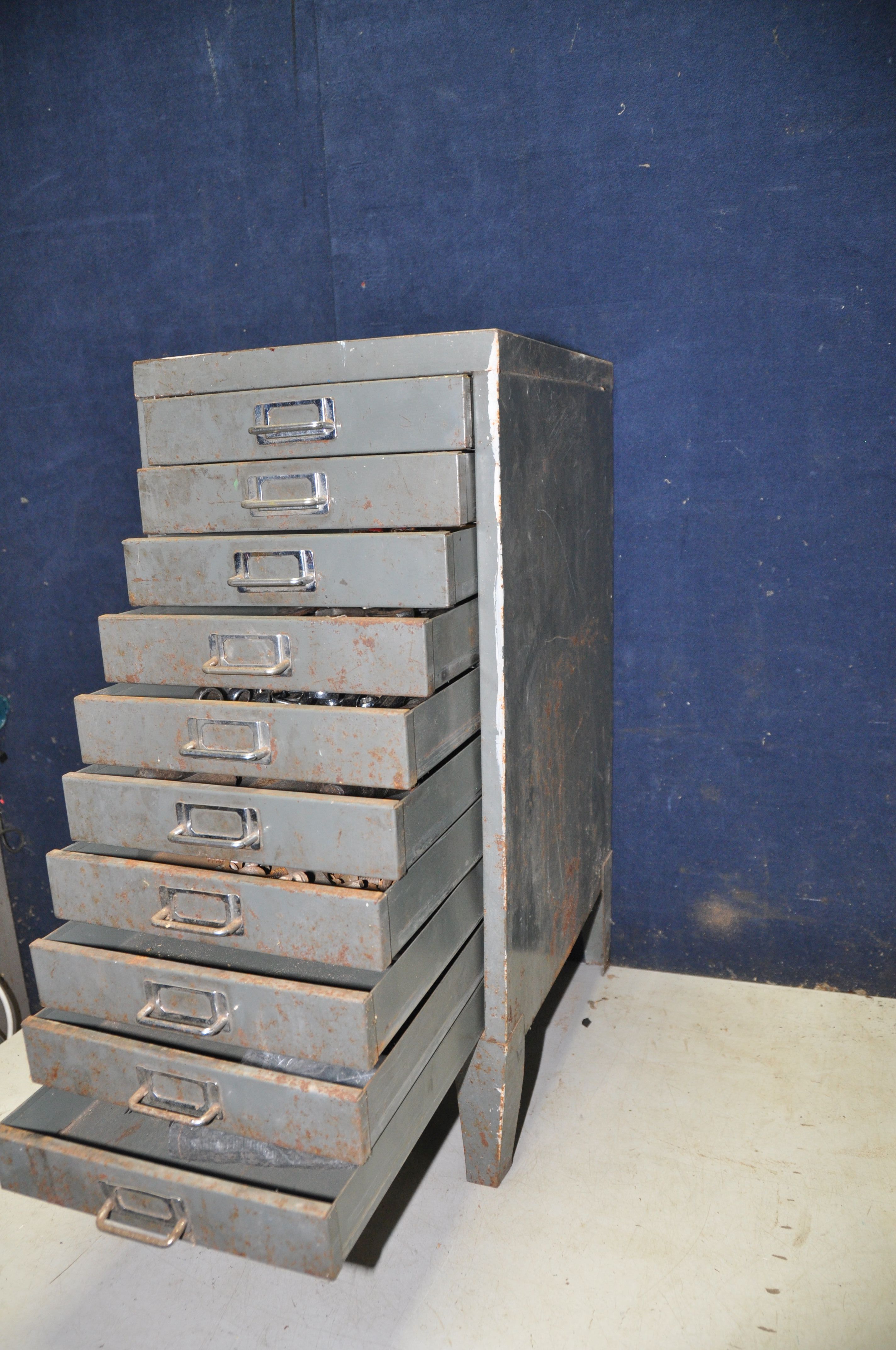 A METAL TEN DRAW CABINET containing spanners, screwdrivers, sand paper, pliers, snips and a Reca