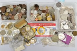 A PLASTIC BOX OF MAINLY UK AND WORLD 20TH AND 21ST CENTURY COINAGE, to include over £30 of current