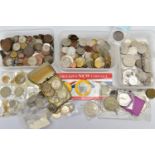 A PLASTIC BOX OF MAINLY UK AND WORLD 20TH AND 21ST CENTURY COINAGE, to include over £30 of current