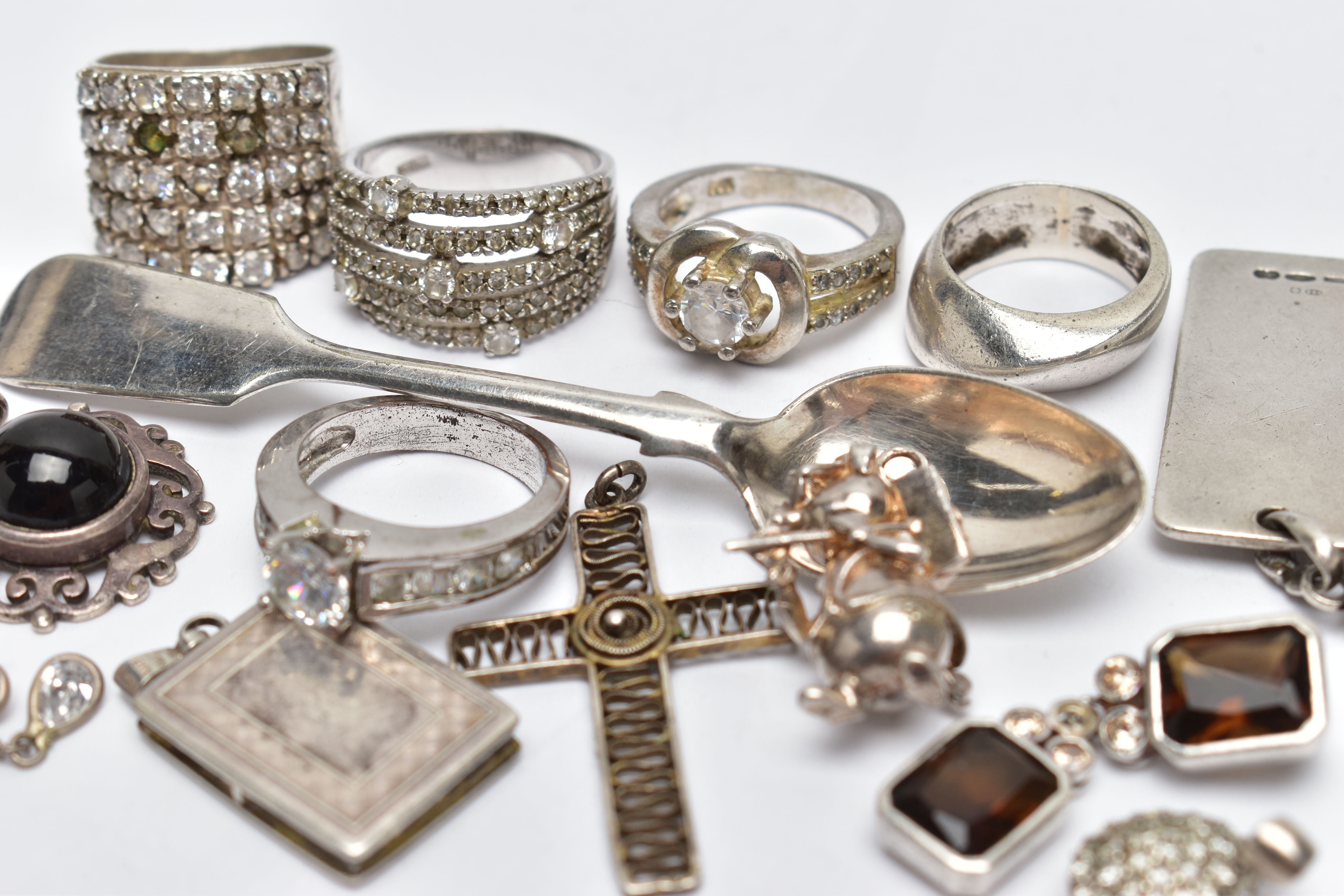 A BAG OF ASSORTED SILVER AND WHITE METAL JEWELLERY, to include a plain polished silver, - Image 3 of 3