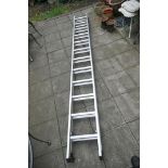 AN ALUNIUNIUM DOUBLE EXTENSION LADDER, approx. extended length 6.10m