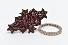 AN 18CT GOLD DIAMOND RING AND BOHEMIAN GARNET BROOCH, a white gold band ring, eleven single cut