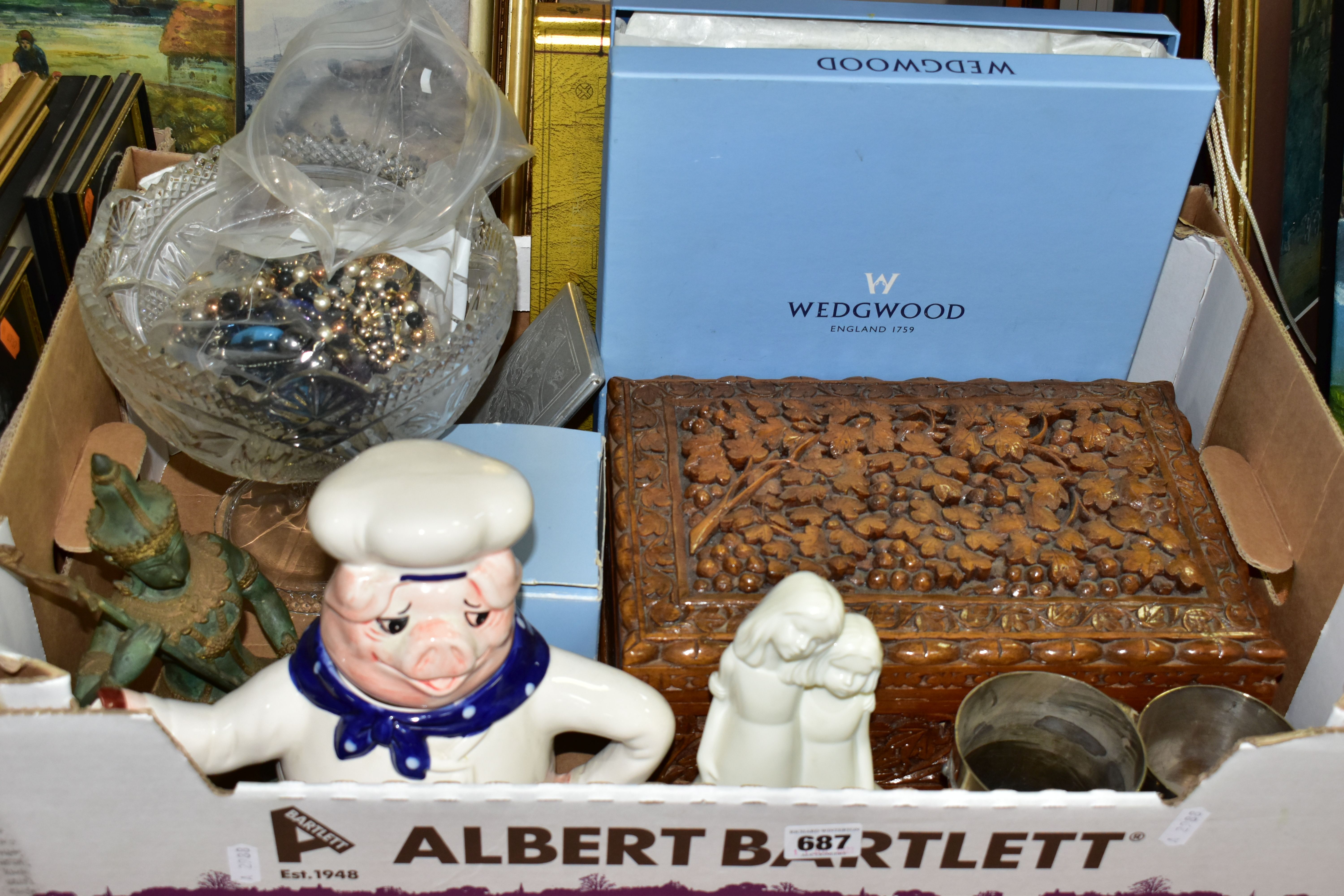 A BOX OF CERAMICS, METALWARES, COSTUME JEWELLERY AND SUNDRY ITEMS to include a Thai bronze