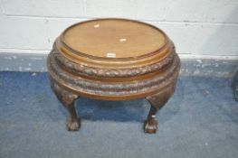 A 20TH CENTURY MAHOGANY ORIENTAL OVAL OCCASIONAL TABLE, with a stepped border, on cabriole legs with