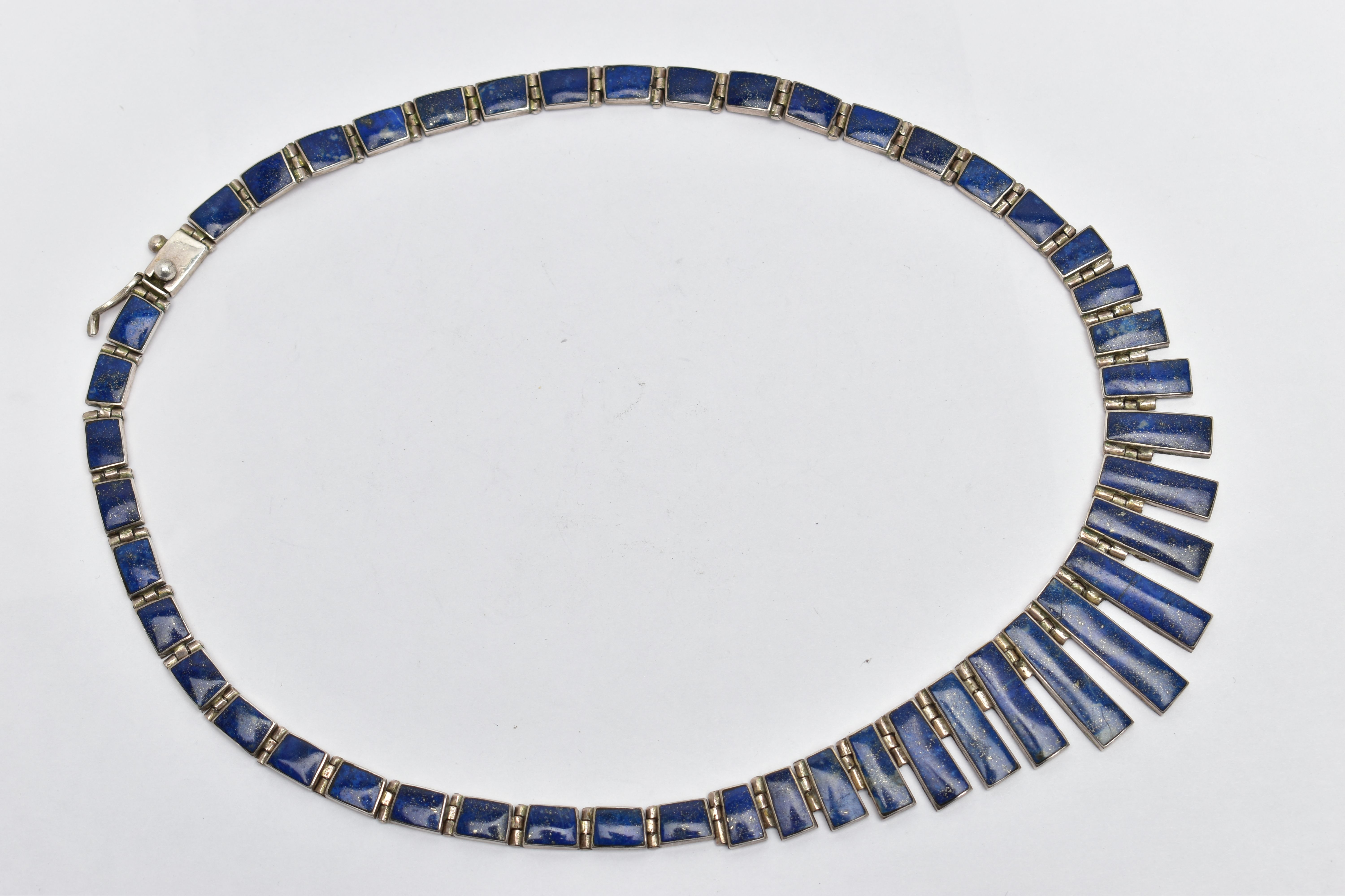 A WHITE METAL LAPIS LAZULI FRINGE NECKLACE, designed as a series of graduated lapis lazuli hinged