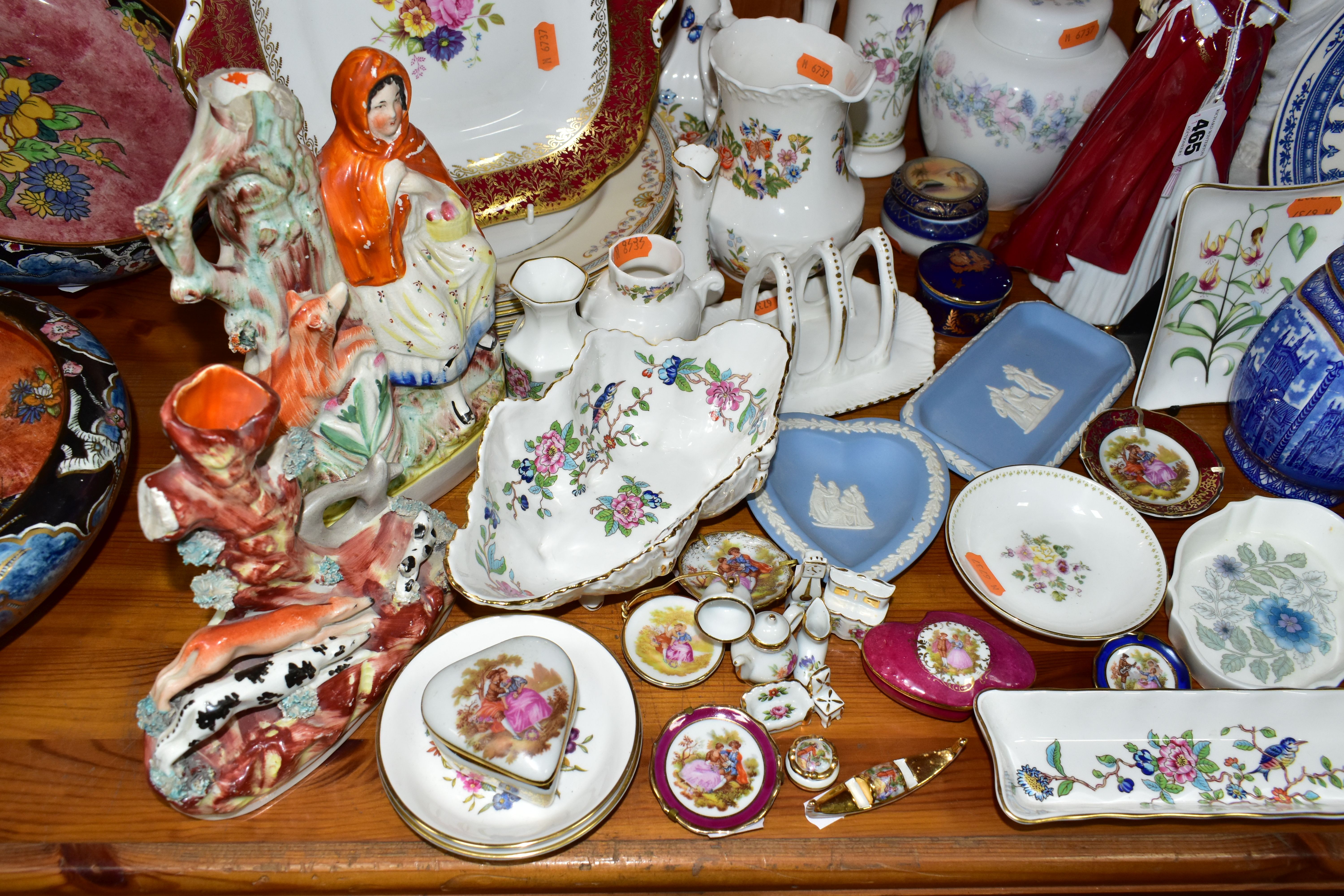 A GROUP OF CERAMICS, to include a Royal Worcester figurine of HM The Queen, produced 'in celebration - Bild 4 aus 7