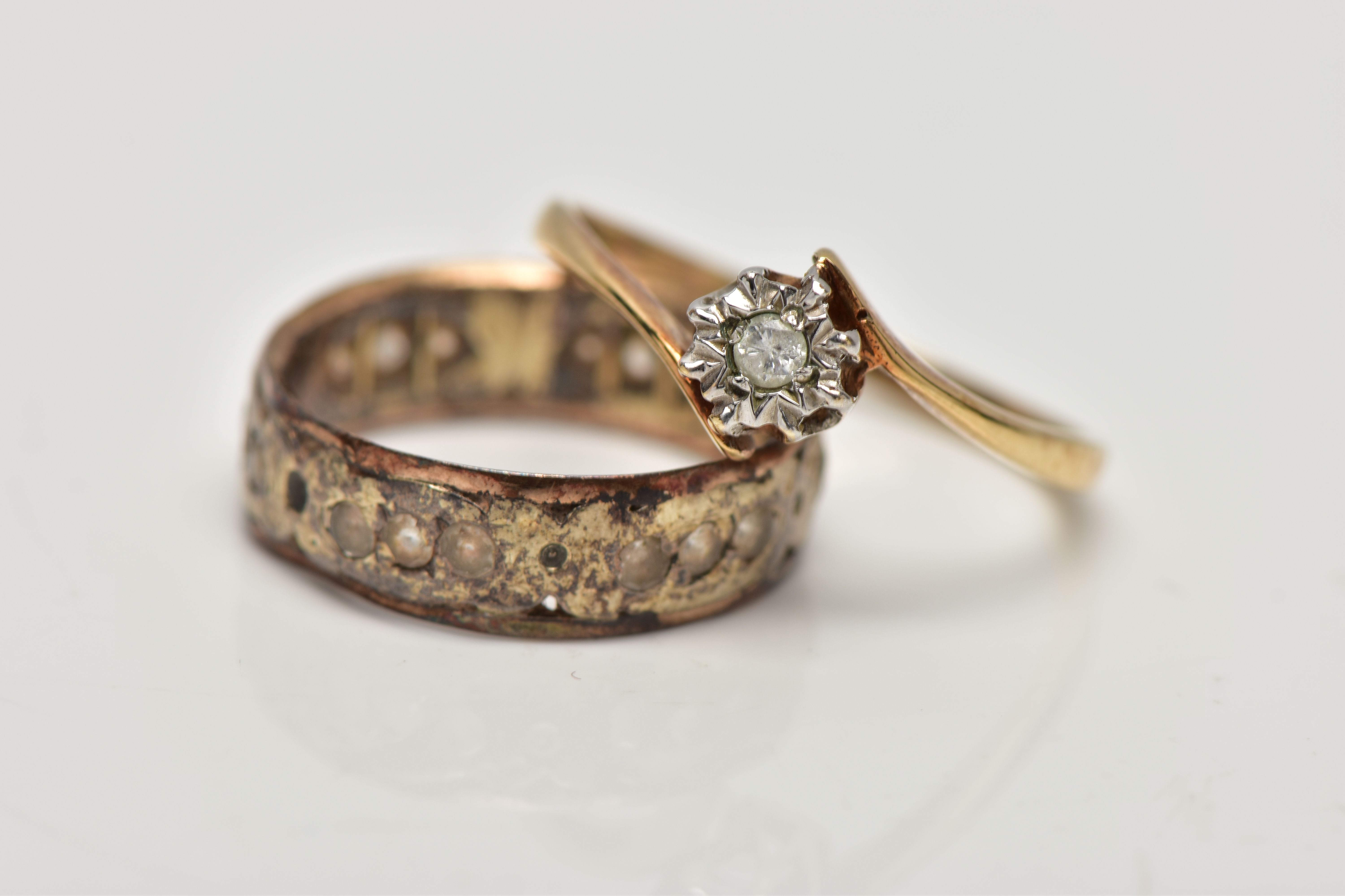 A 9CT GOLD SINGLE STONE DIAMOND RING AND A BAND RING, the first designed with an illusion set