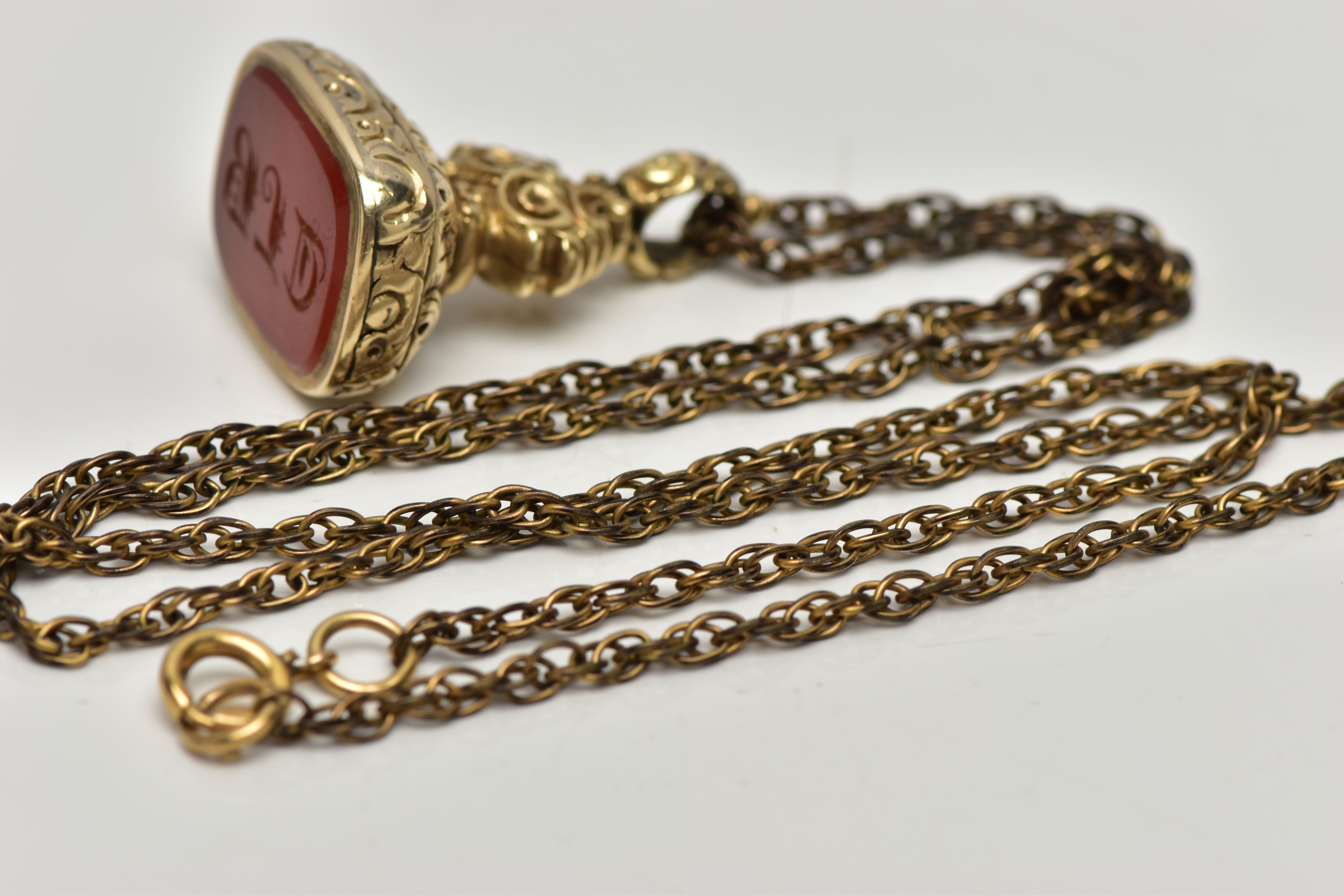 A GOLD PLATED HARDSTONE SEAL FOB AND CHAIN, the seal of a rounded rectangular form, set with an - Image 5 of 5