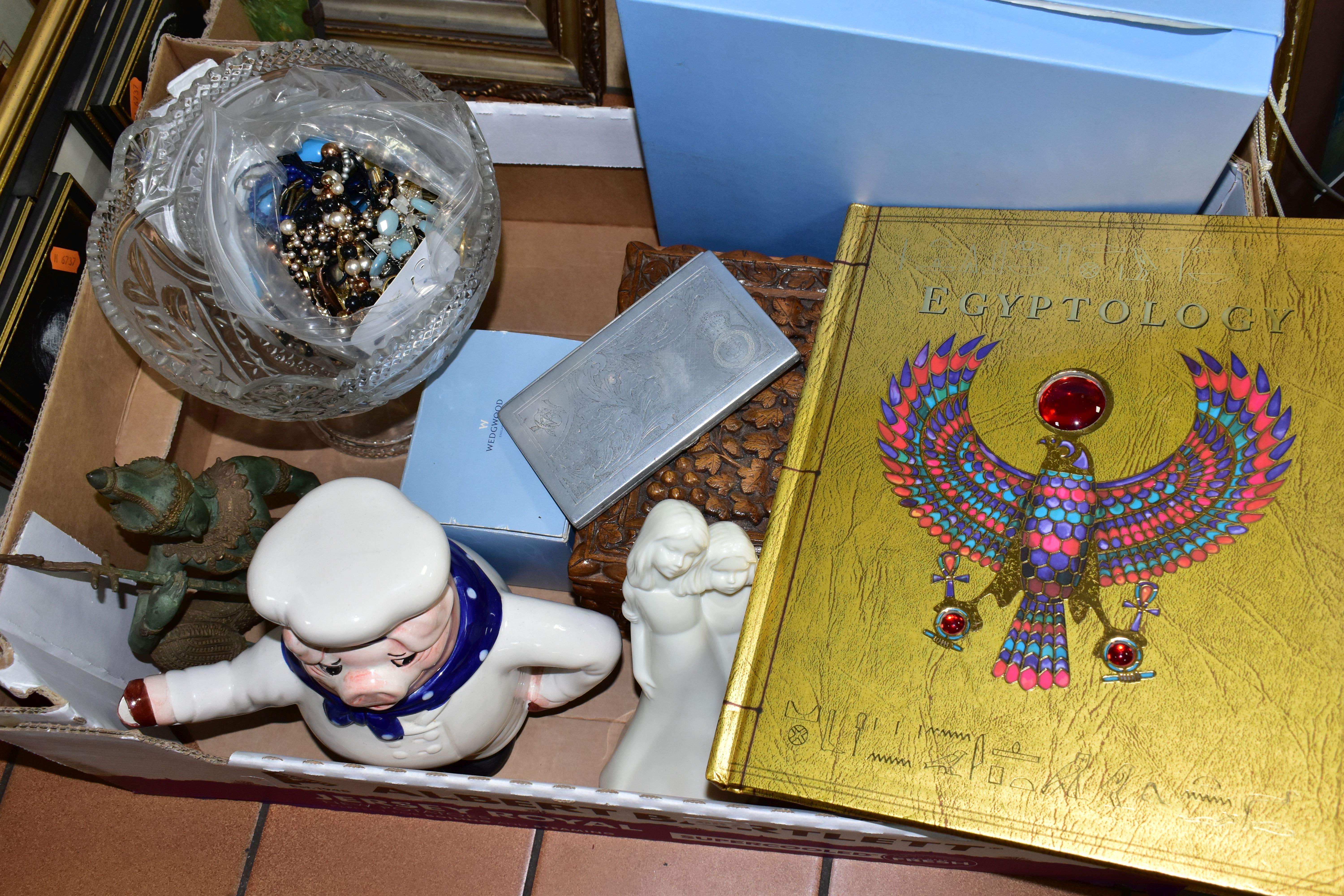 A BOX OF CERAMICS, METALWARES, COSTUME JEWELLERY AND SUNDRY ITEMS to include a Thai bronze - Image 4 of 5