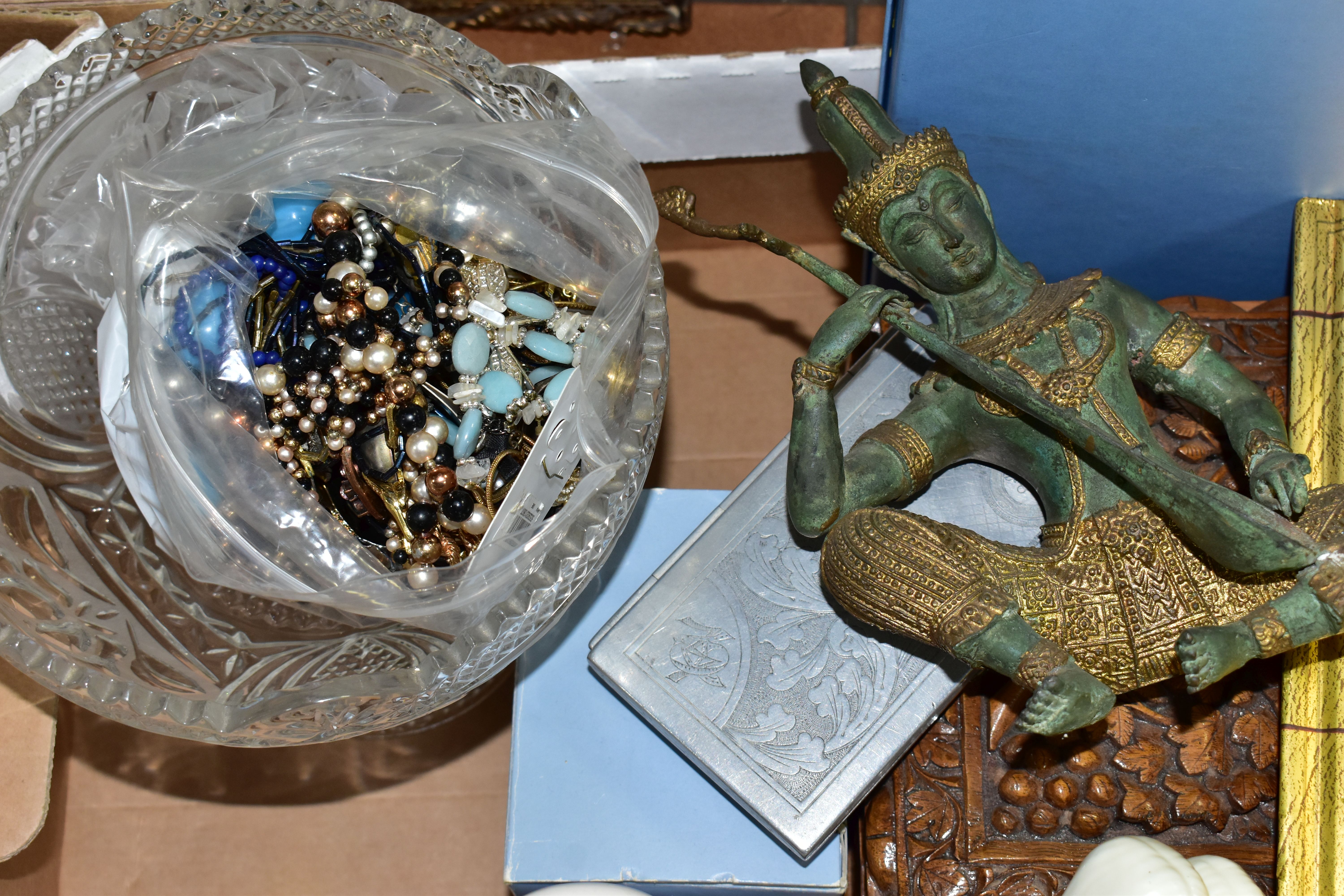 A BOX OF CERAMICS, METALWARES, COSTUME JEWELLERY AND SUNDRY ITEMS to include a Thai bronze - Image 5 of 5