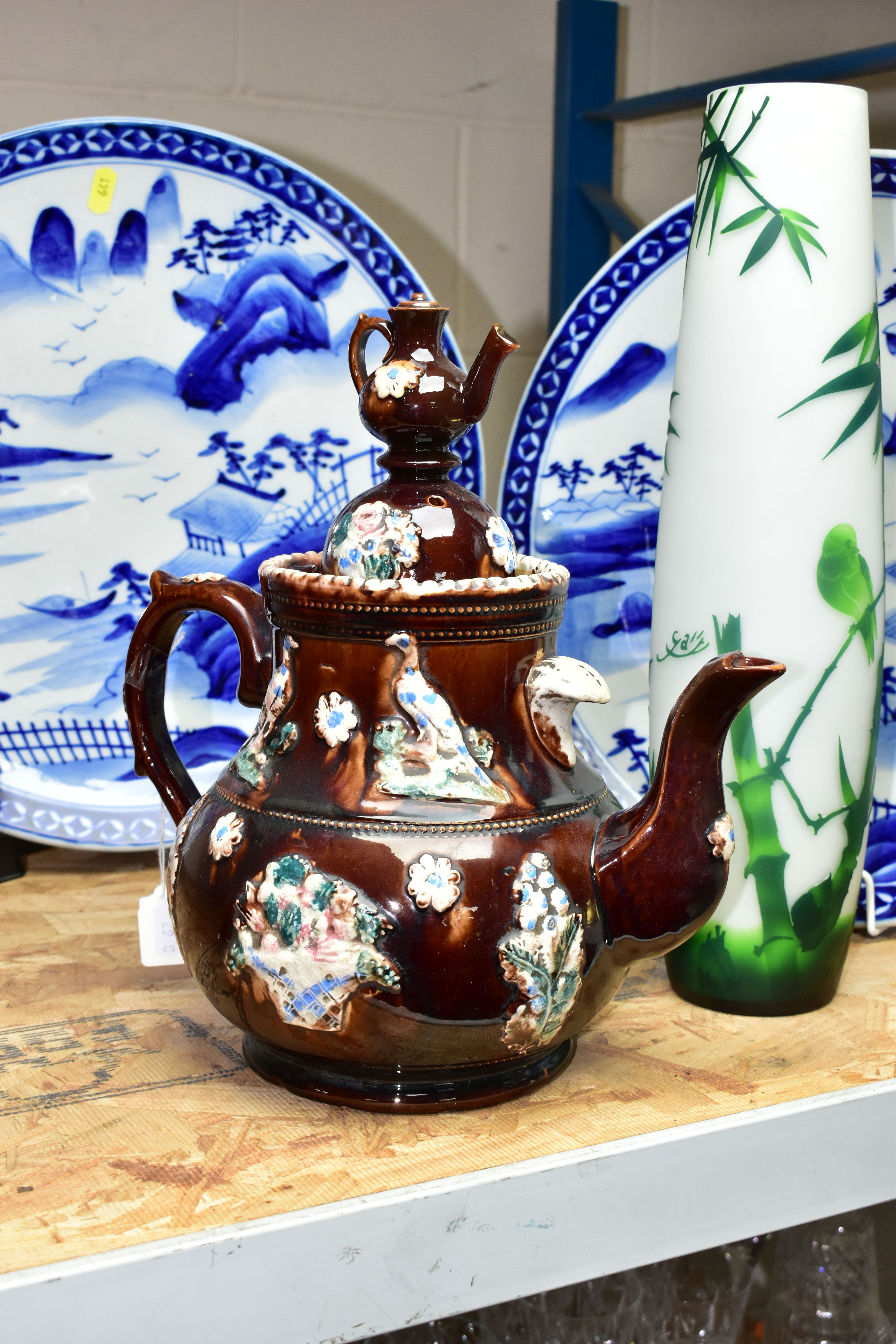 A VICTORIAN MEASHAM BARGEWARE TEAPOT, A PAIR OF JAPANESE CHARGERS AND A CAMEO GLASS VASE, the tea - Image 5 of 5