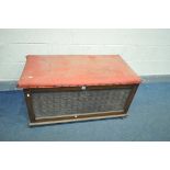 AN EARLY 20TH CENTURY OAK BLANKET CHEST, the lid covered with a red leatherette fabric, and