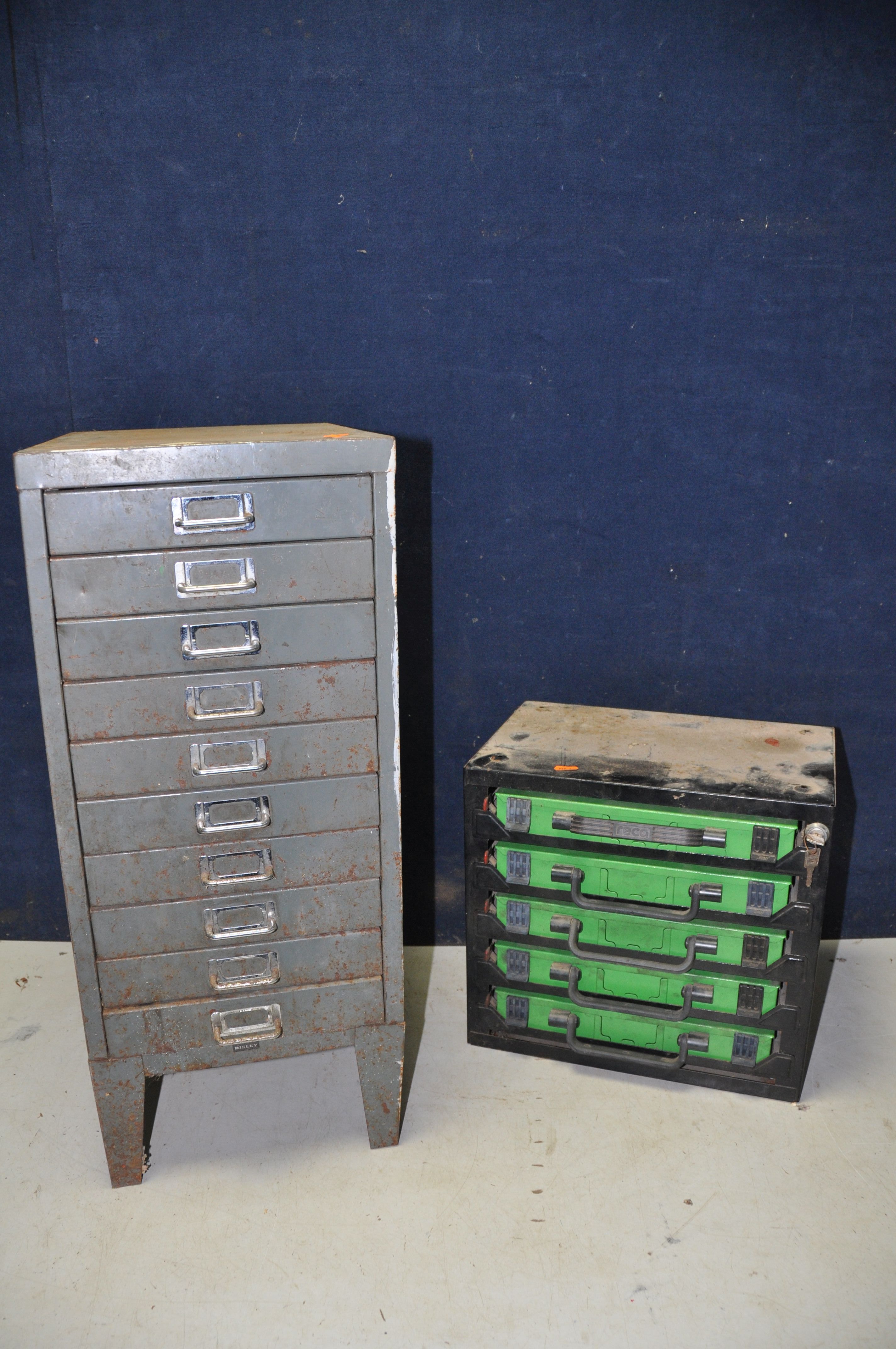 A METAL TEN DRAW CABINET containing spanners, screwdrivers, sand paper, pliers, snips and a Reca - Image 3 of 3