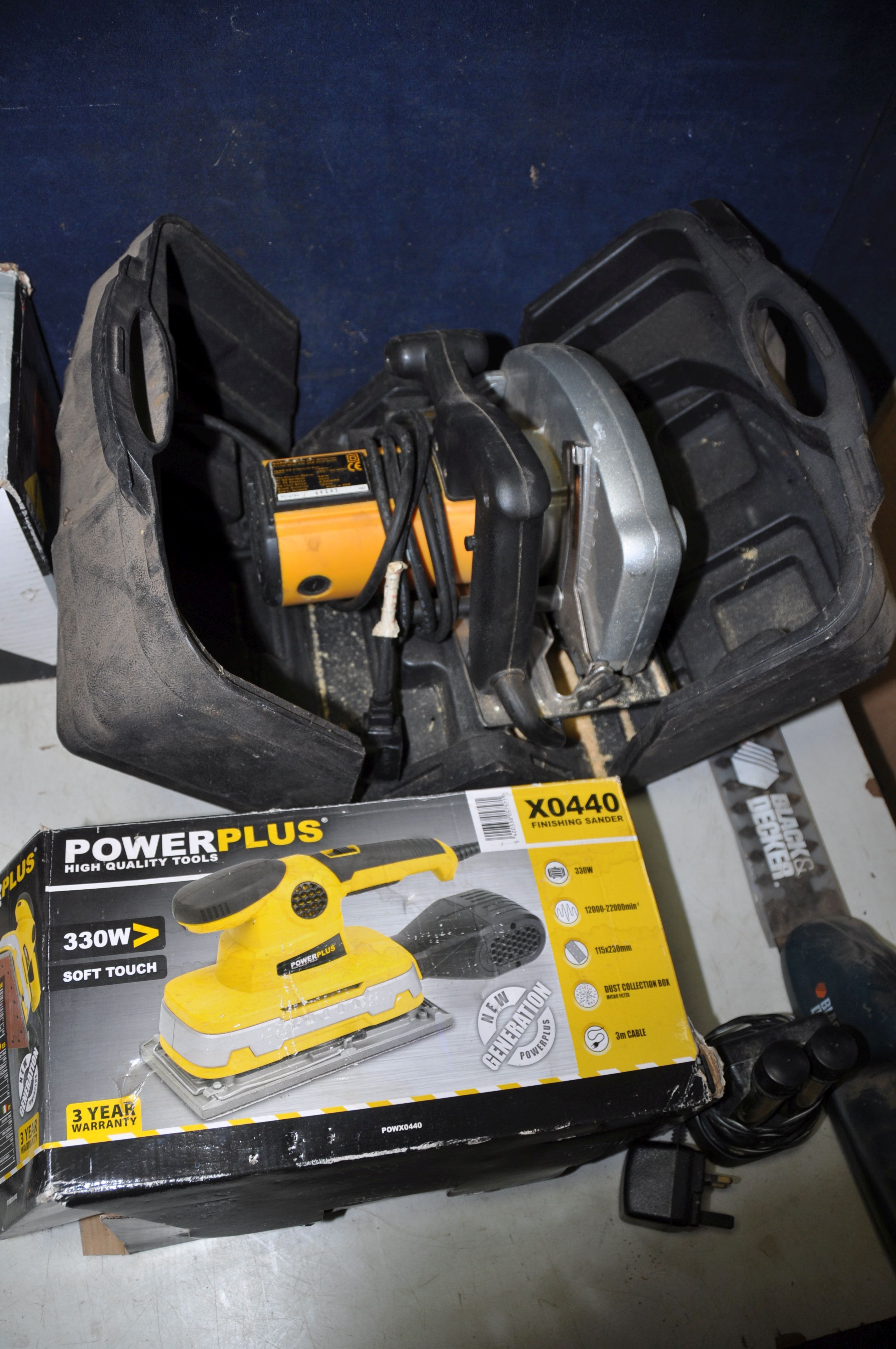 TWO TUBS OF ELECTRICAL TOOLS to include a JCB PD12793 circular saw, Power Plus XO440, Supatool AG500 - Image 3 of 4