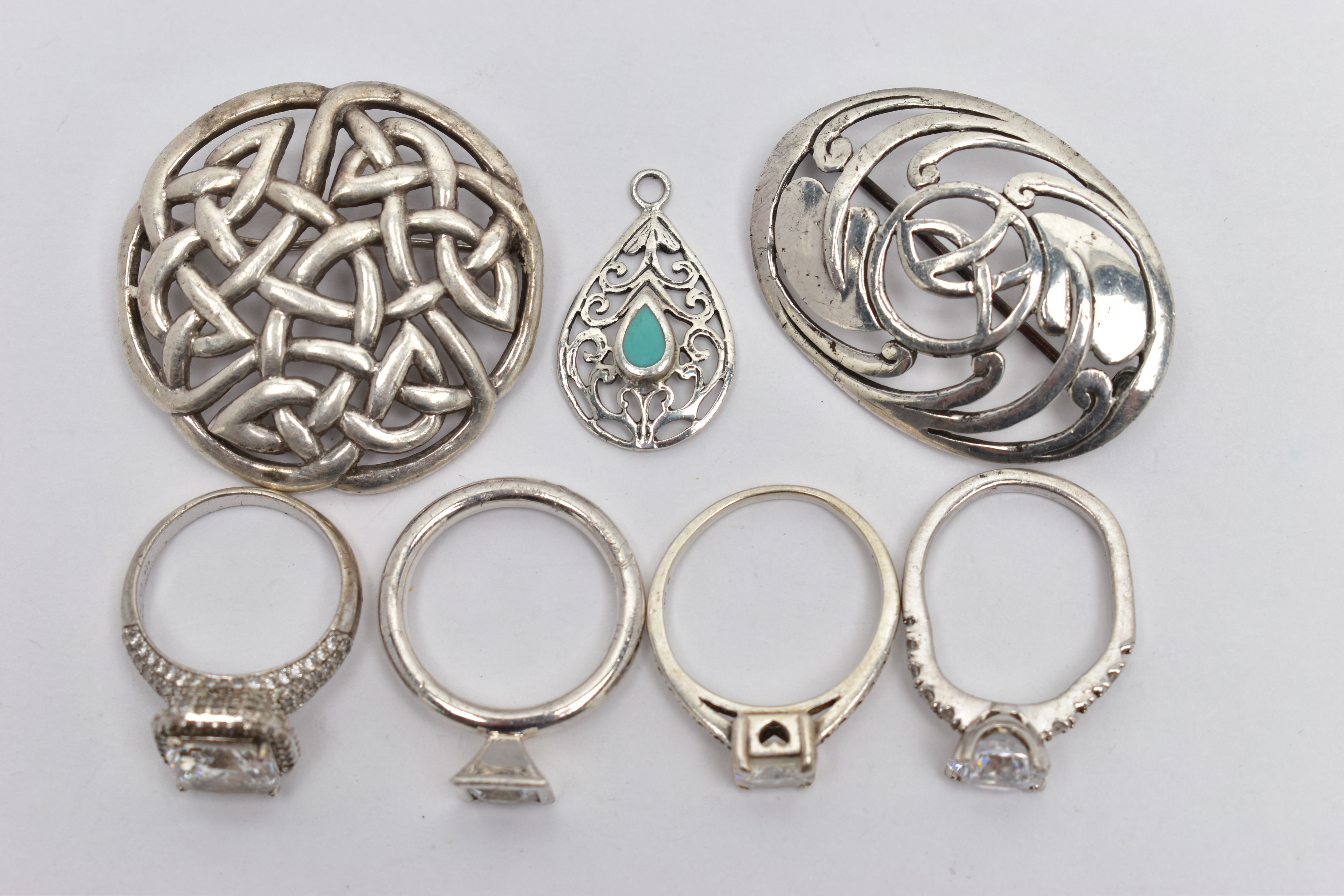 A SELECTION OF SILVER AND WHITE METAL JEWELLERY, to include a silver foliate brooch, hallmarked