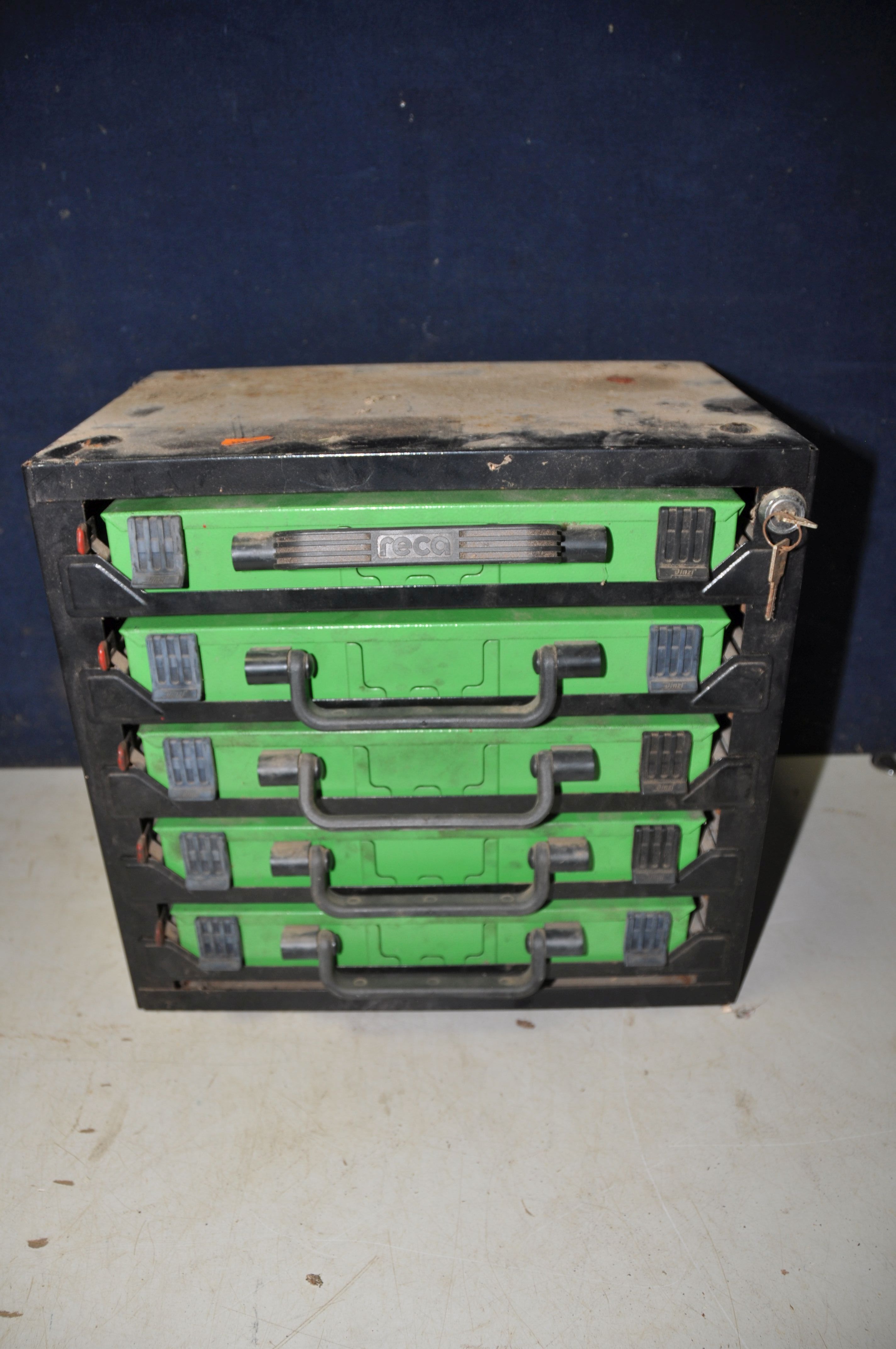 A METAL TEN DRAW CABINET containing spanners, screwdrivers, sand paper, pliers, snips and a Reca - Image 2 of 3