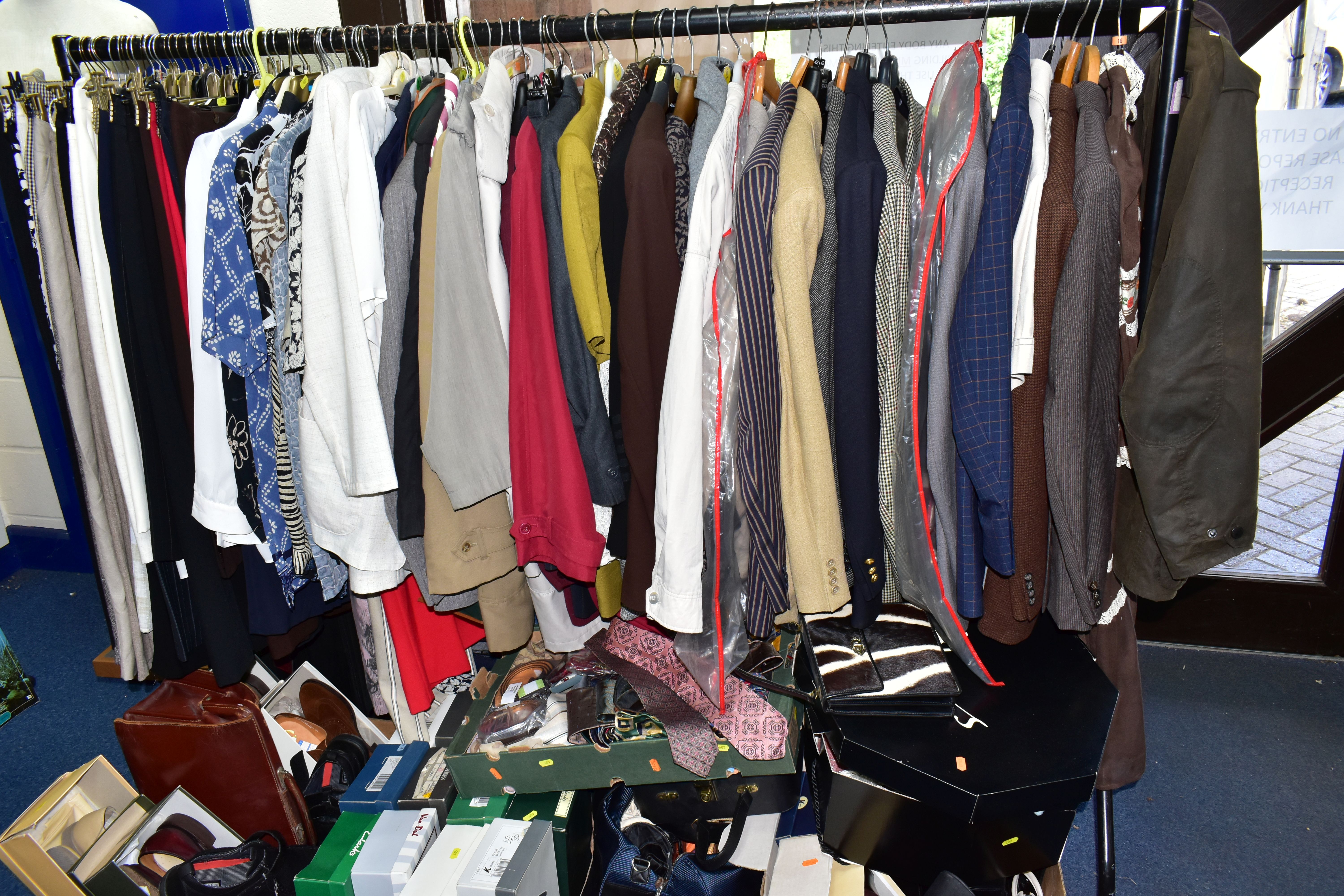 A QUANTITY OF MENS AND WOMENS CLOTHING, SHOES AND SUITCASES, to include men's jackets and suits,