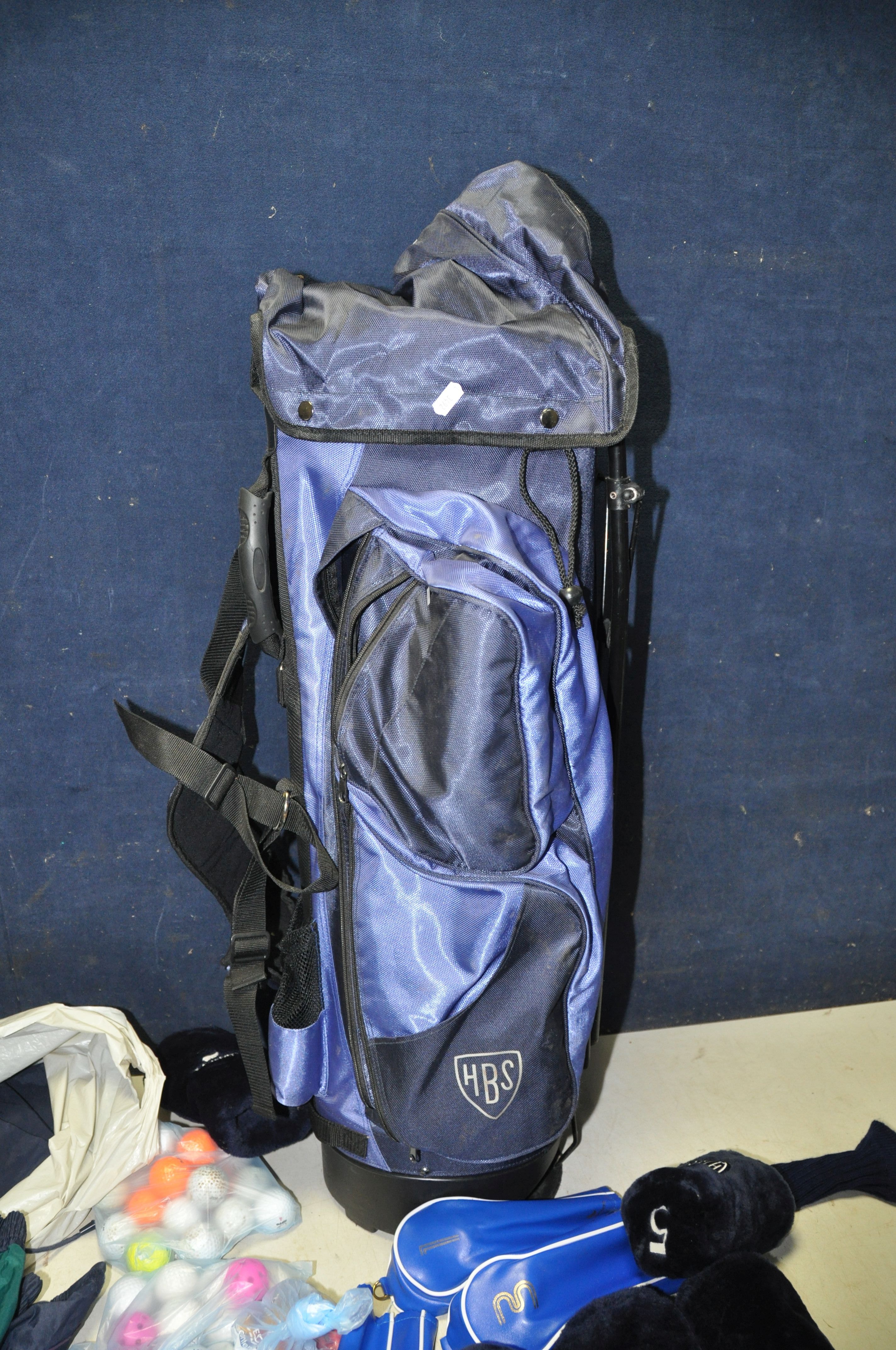 GOLF CLUBS AND ACCESSORIES to include a HBS golf bag containing a full set of deity clubs, two - Image 4 of 4