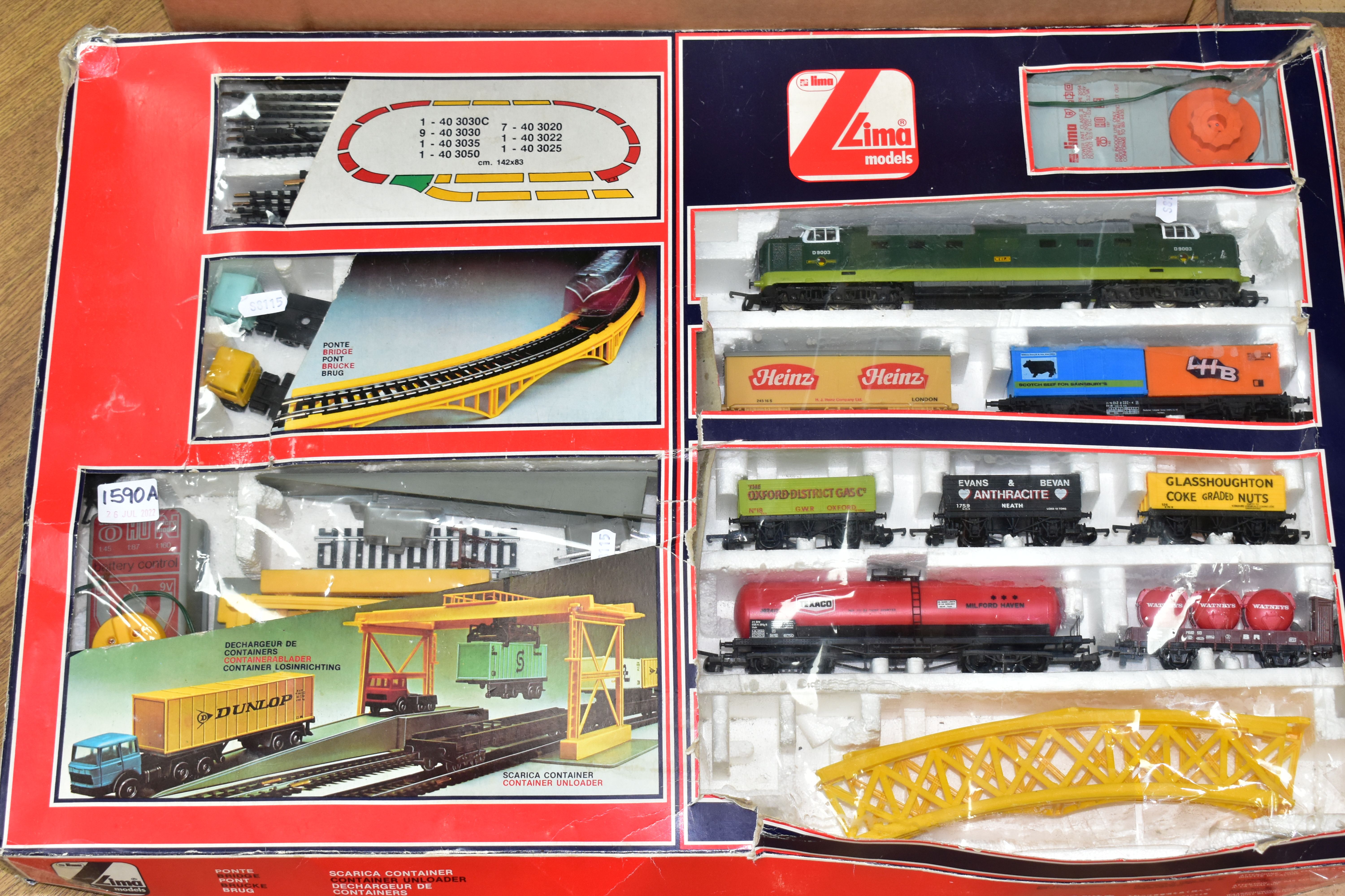 A BOXED LIMA OO GAUGE CONTAINER UNLOADER SET, to include class 55 Deltic locomotive 'Meld' No.D9003, - Image 7 of 10