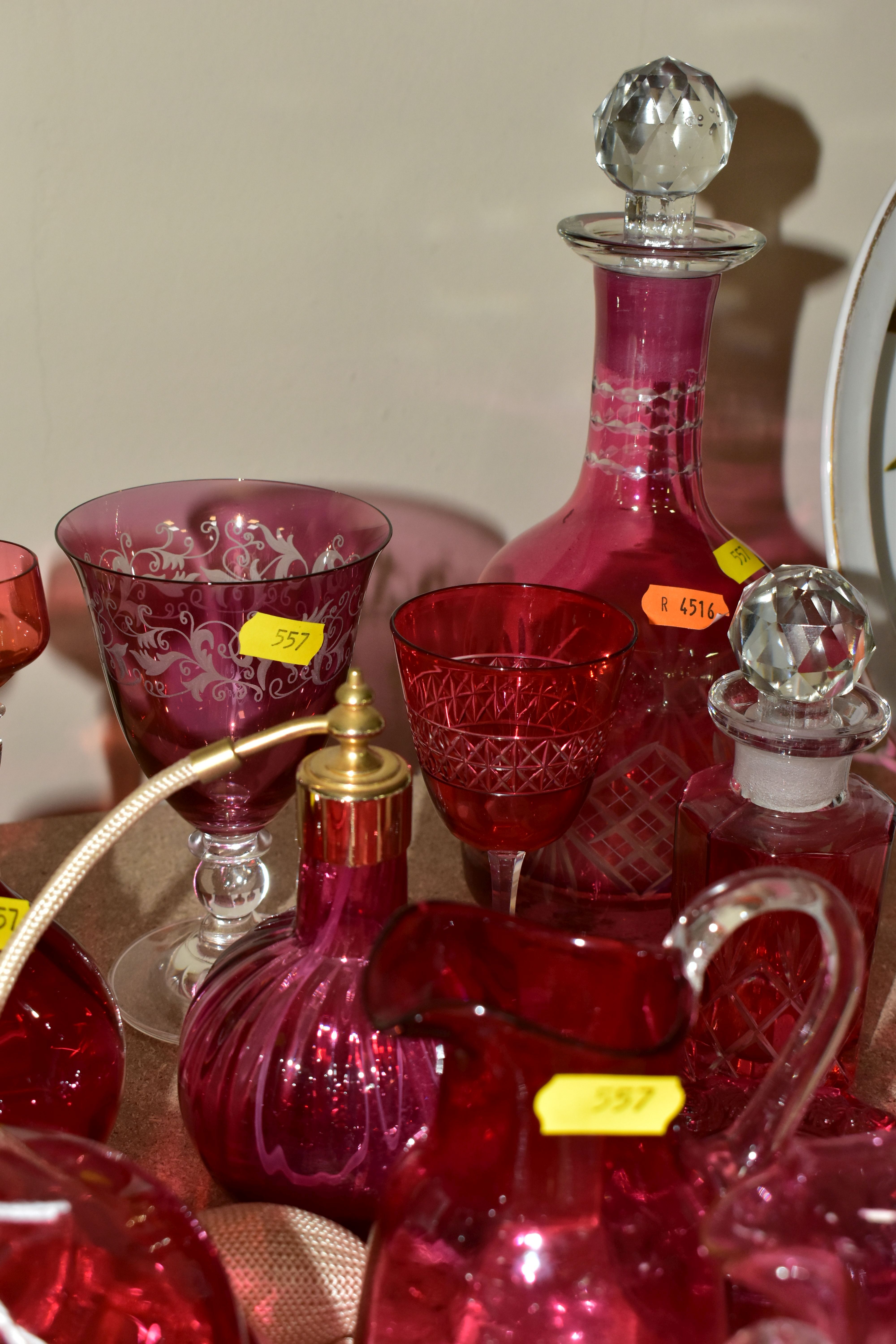 A COLLECTION OF CRANBERRY GLASSWARE, comprising two cut glass decanters, height 26cm, 15cm, with - Bild 6 aus 6