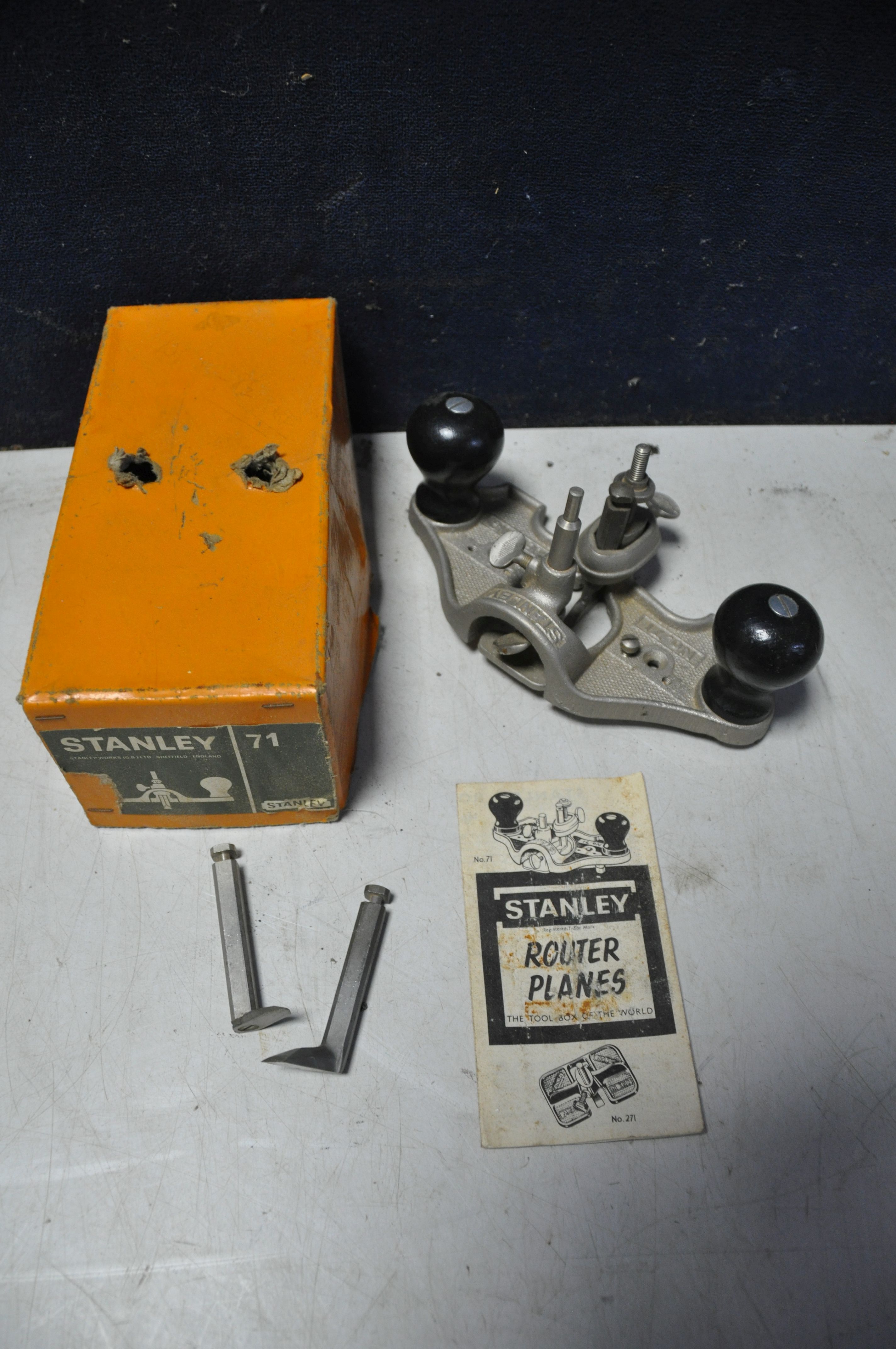 A STANLEY No71 ROUTER PLANE in original box with original instructions