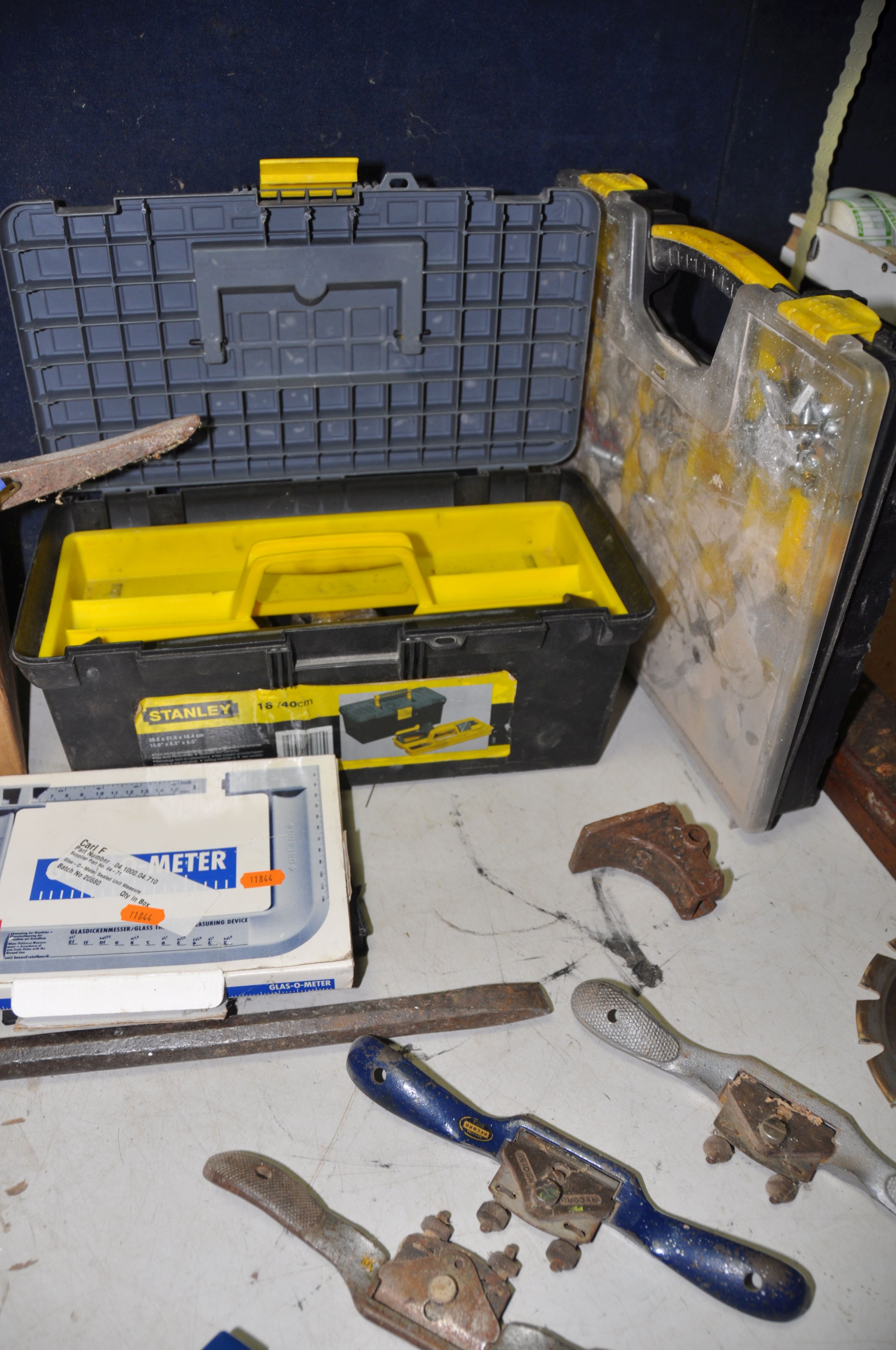 A SELECTION OF TOOLS to include a Stanley 267 router (PAT pass and working), chisels, Stanley - Image 5 of 5
