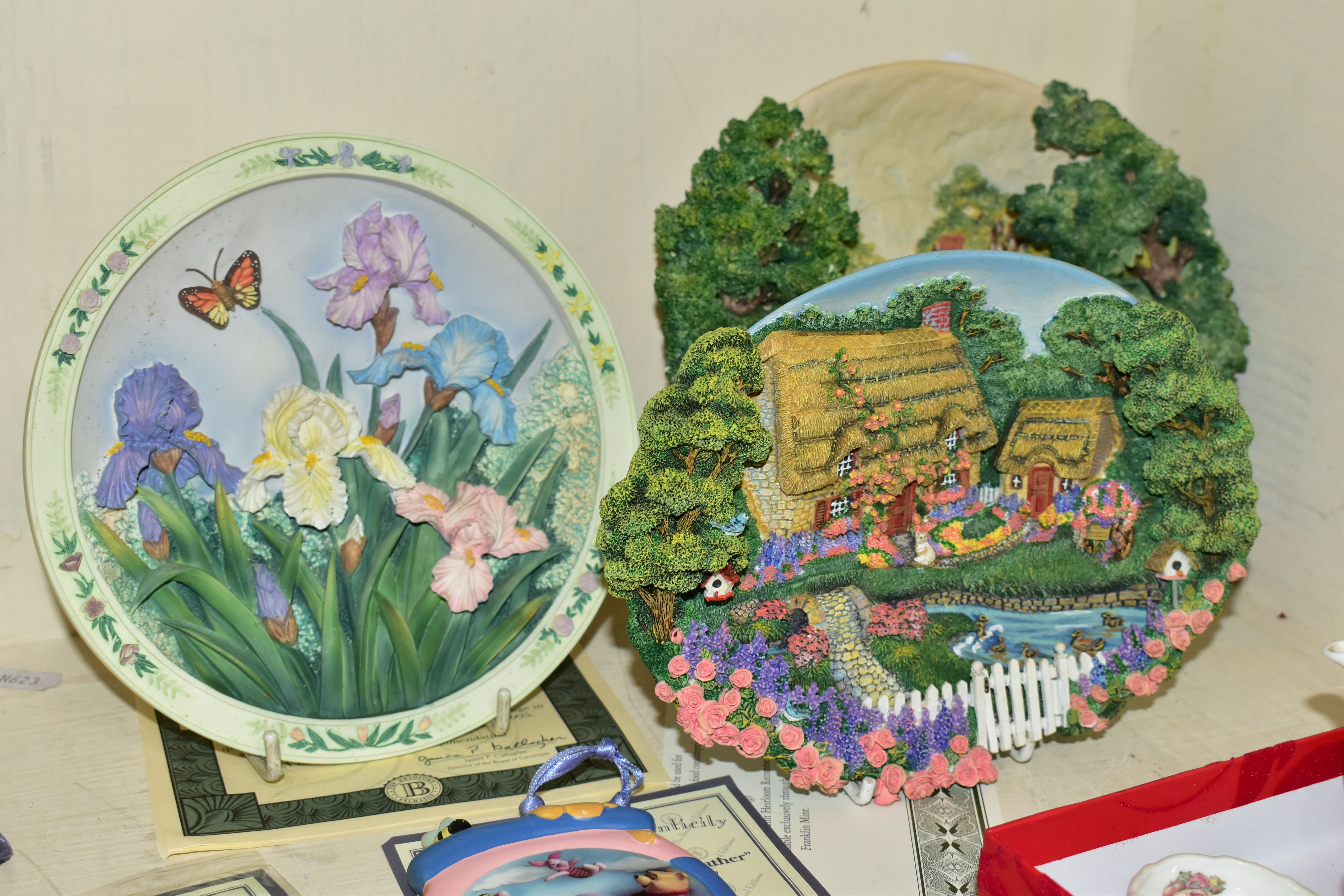 A GROUP OF CERAMICS AND COMICS, to include a fifteen piece Royal Doulton Brambly Hedge miniature tea - Image 4 of 7