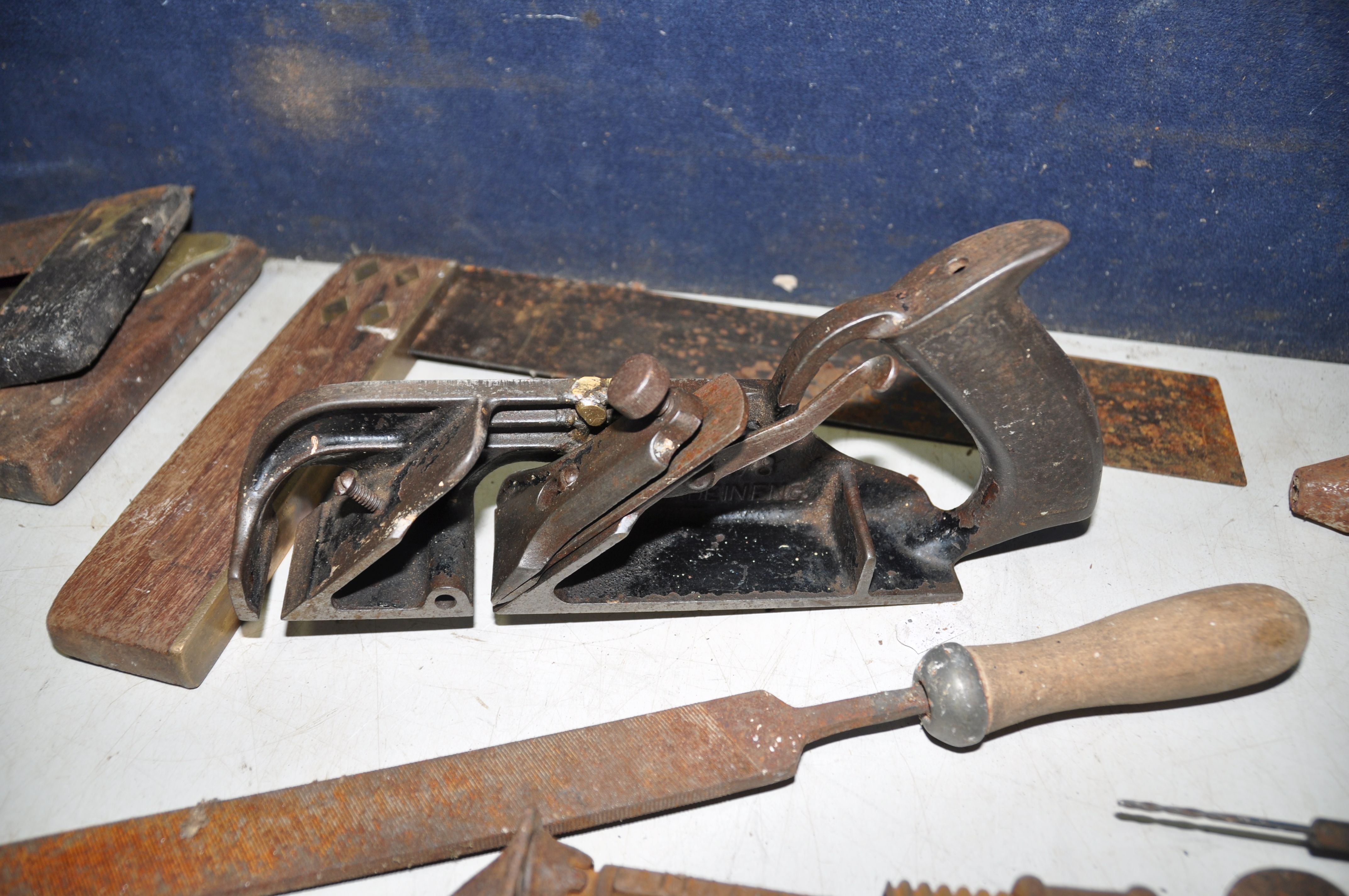 A COLLECTION OF VINTAGE TOOLS to include a Stanley No72 chamfer, Stanley No78 rebate plane, - Image 3 of 5