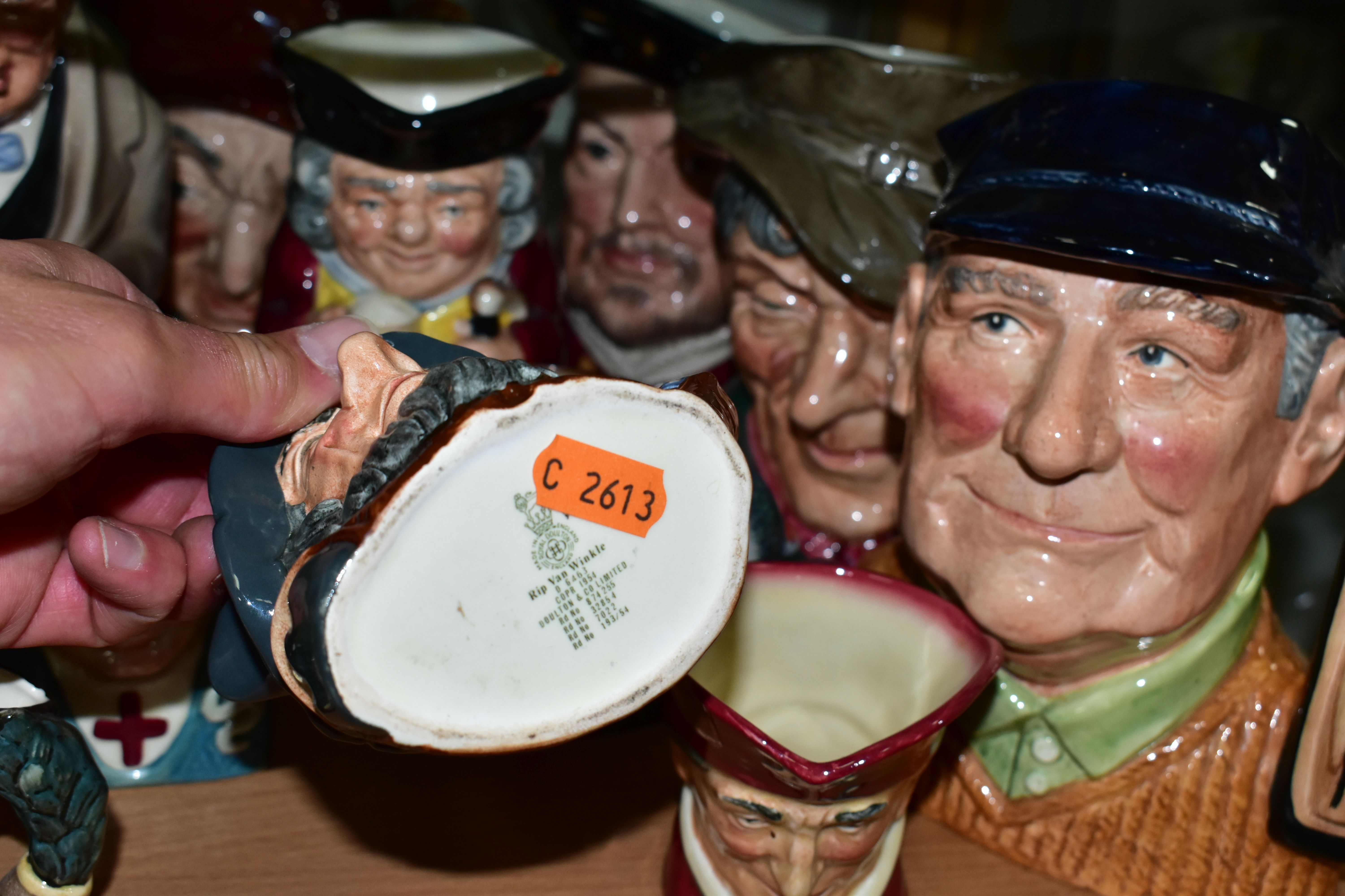 A QUANTITY OF ROYAL DOULTON CHARACTER JUGS ETC, to include Old Salt D6551 - cracked, Henry VIII - Image 3 of 5