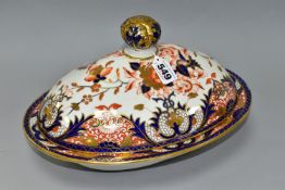 AN EARLY 19TH CENTURY DERBY TUREEN AND COVER, in an Imari pattern, dish divided into two, foliate
