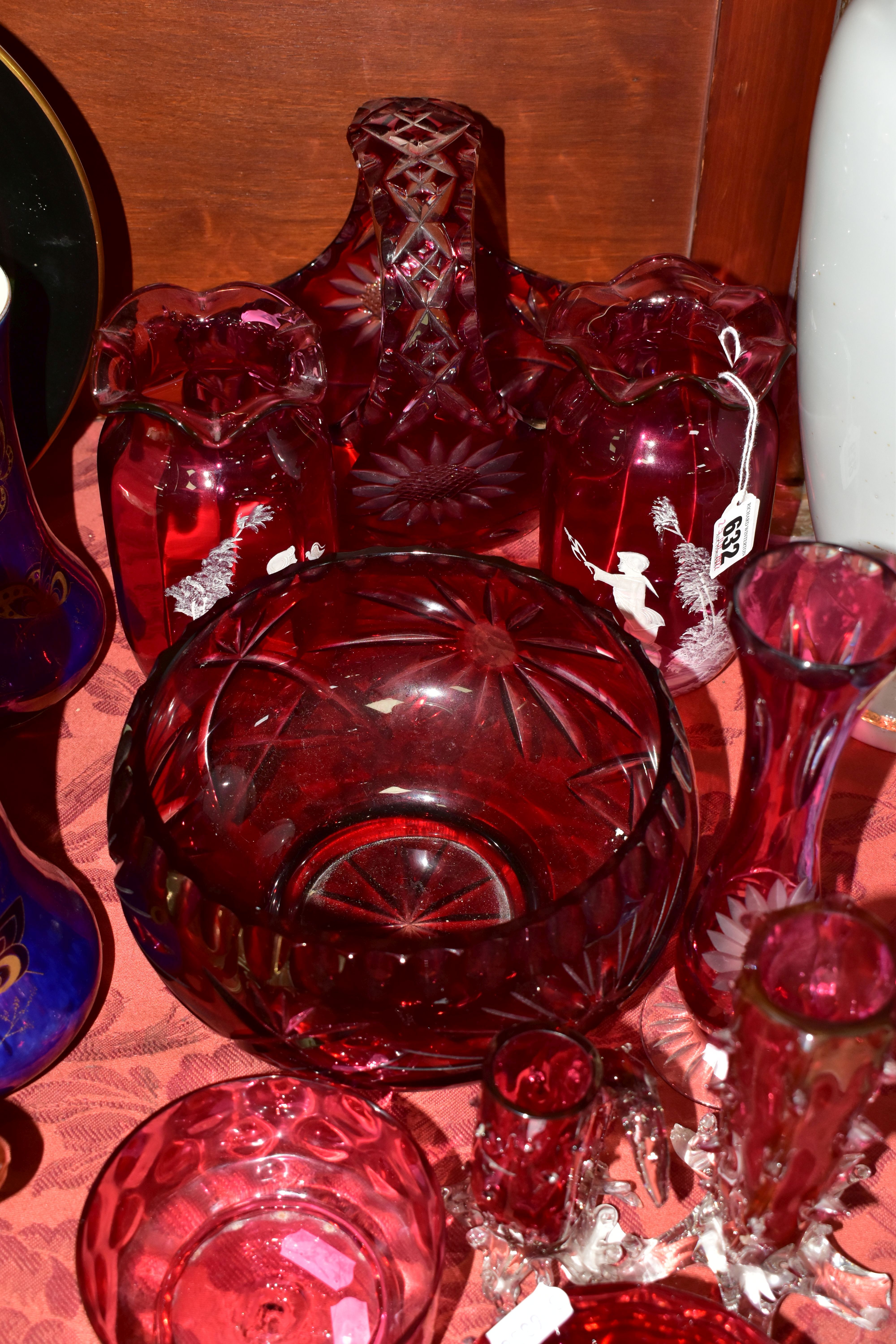 A GROUP OF CRANBERRY GLASS INCLUDING A PAIR OF MARY GREGORY STYLE VASES, with wavy rims, depicting a - Bild 4 aus 6