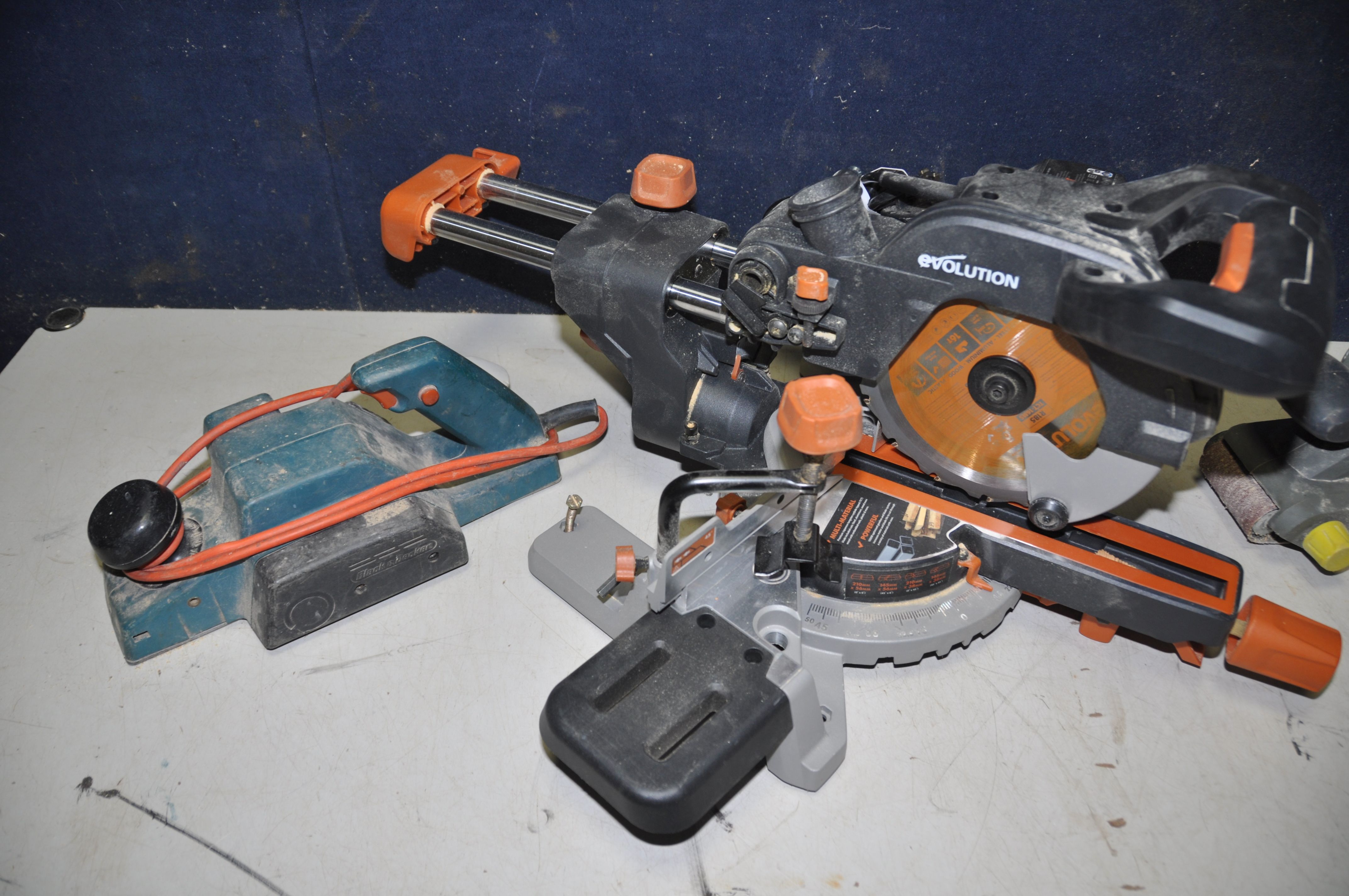 A EVOLUTION R185SMS MITRE SAW on pivoting base with blade along with a Challenge extreme PBS900B - Bild 4 aus 4