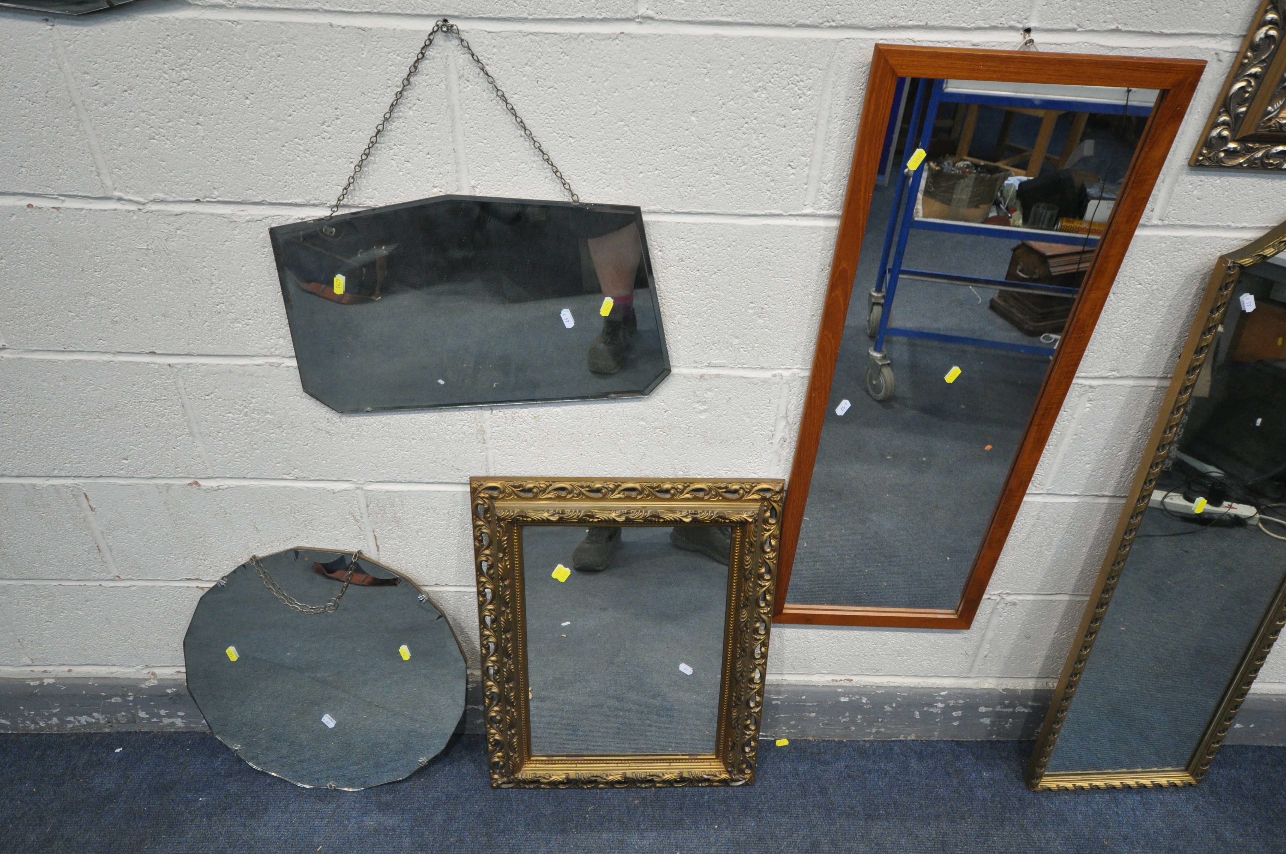 A SELECTION OF VARIOUS WALL MIRRORS, to include a rectangular gilt wood wall mirror, width 83cm - Image 3 of 4