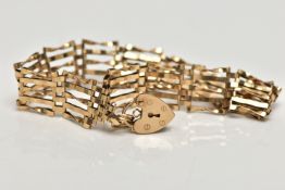 A 9CT GOLD GATE BRACELET, five bar gate bracelet, hallmarked 9ct Dublin, fitted with a heart padlock