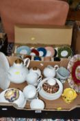 TWO BOXES OF CERAMICS, to include a boxed set of six cups and six saucers Susie Cooper 'Whispering